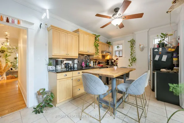 Additional property image - 689 Dovercourt Rd