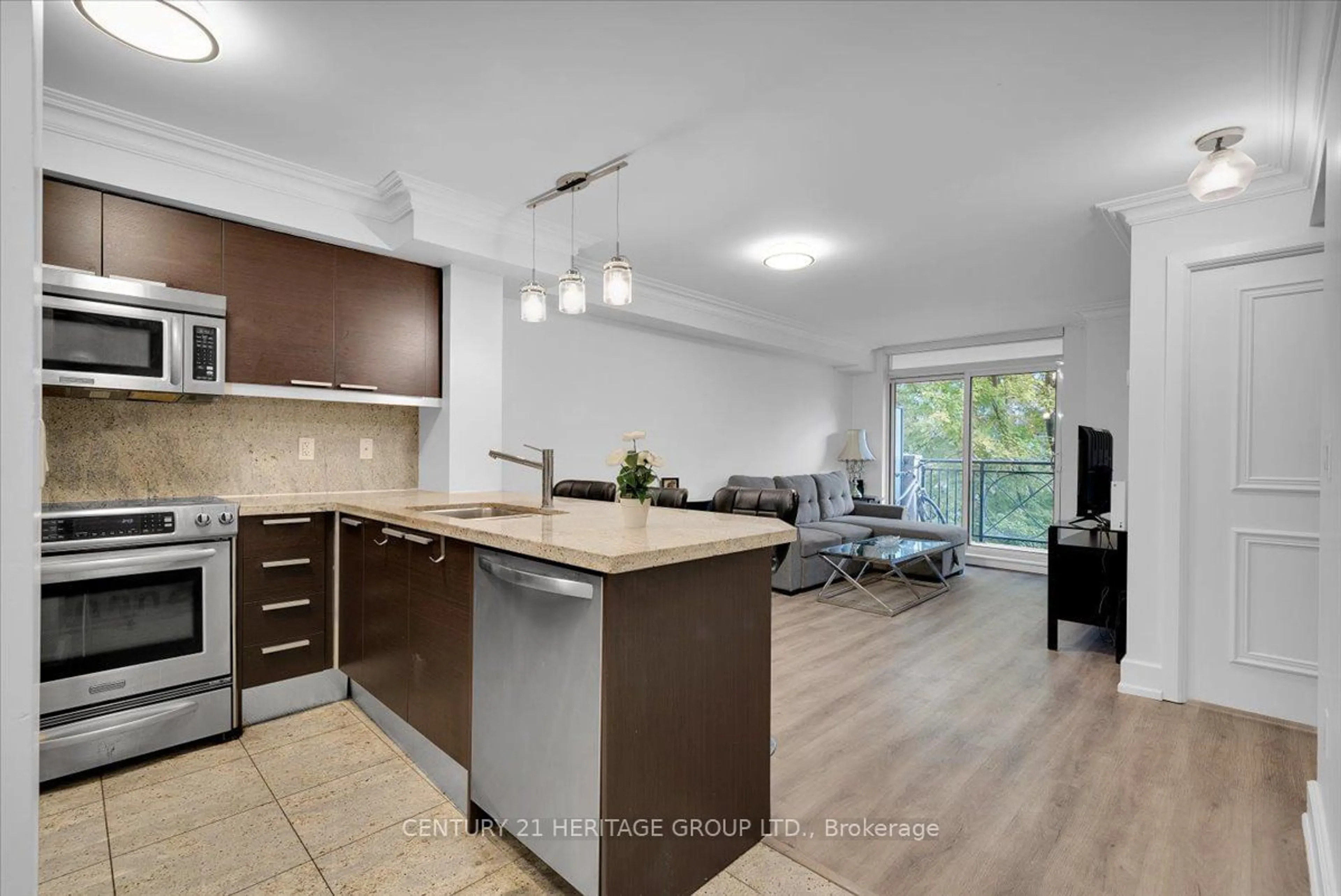 Open concept kitchen for 650 Sheppard Ave #219, Toronto Ontario M2K 1B7