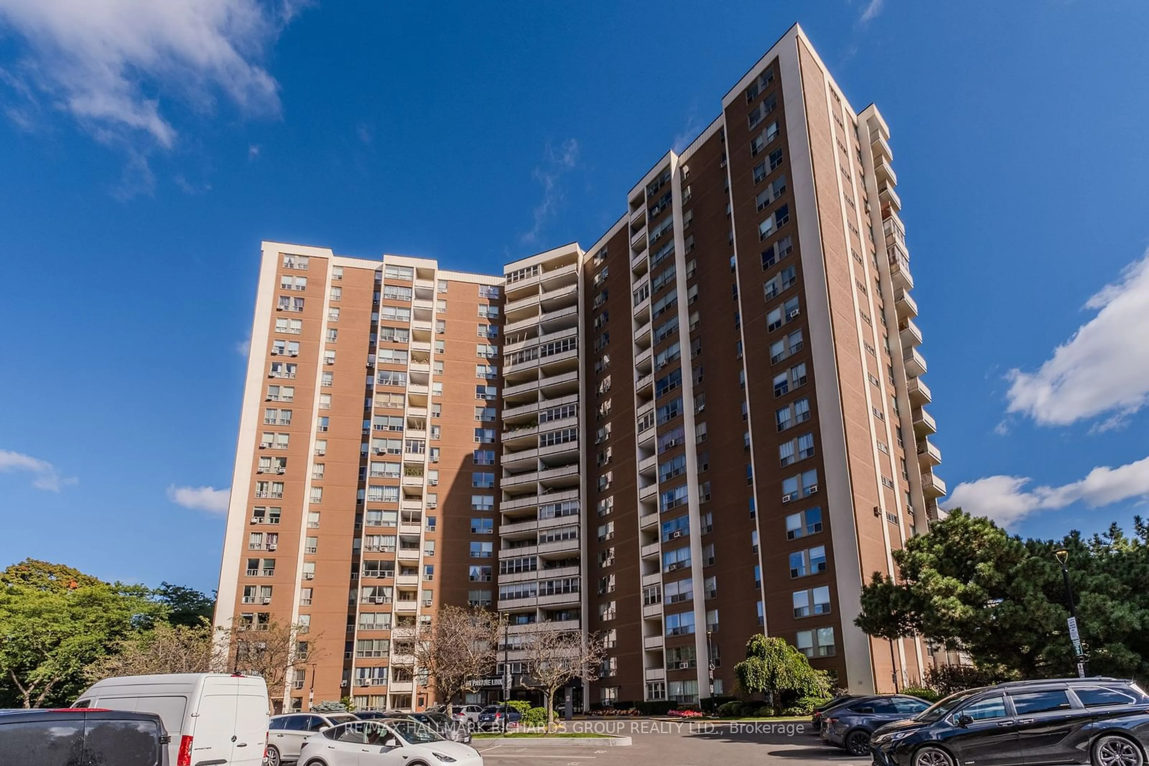 A pic from exterior of the house or condo, the front or back of building for 60 Pavane Link Way #1815, Toronto Ontario M3C 2Y6