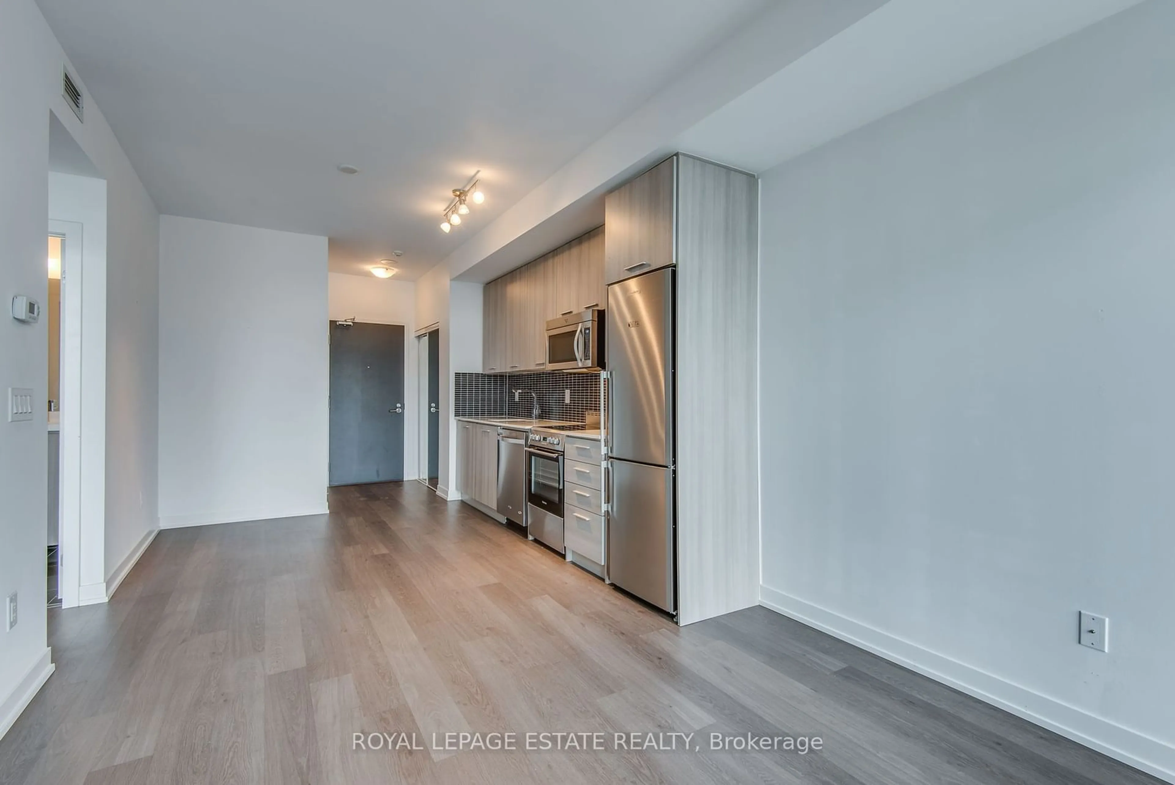 Open concept kitchen for 105 George St #1215, Toronto Ontario M5A 0L4