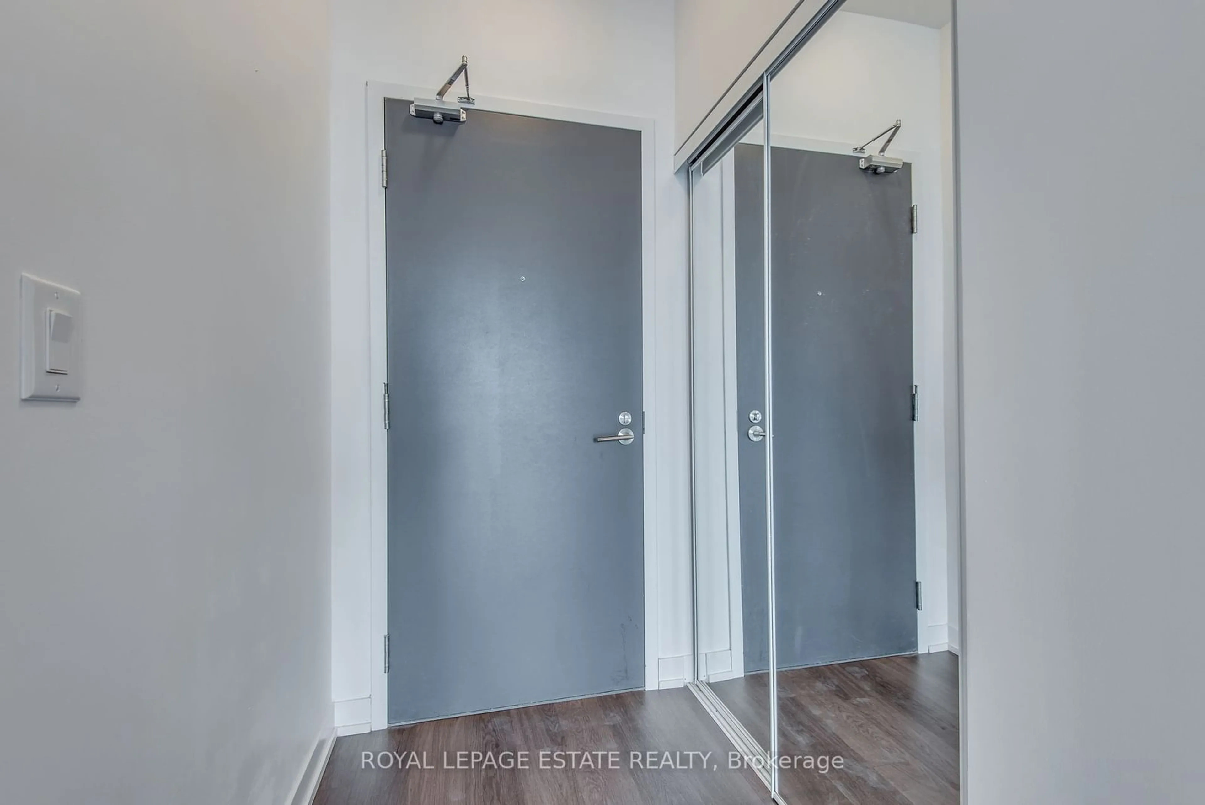 Indoor entryway, not visible floor for 105 George St #1215, Toronto Ontario M5A 0L4