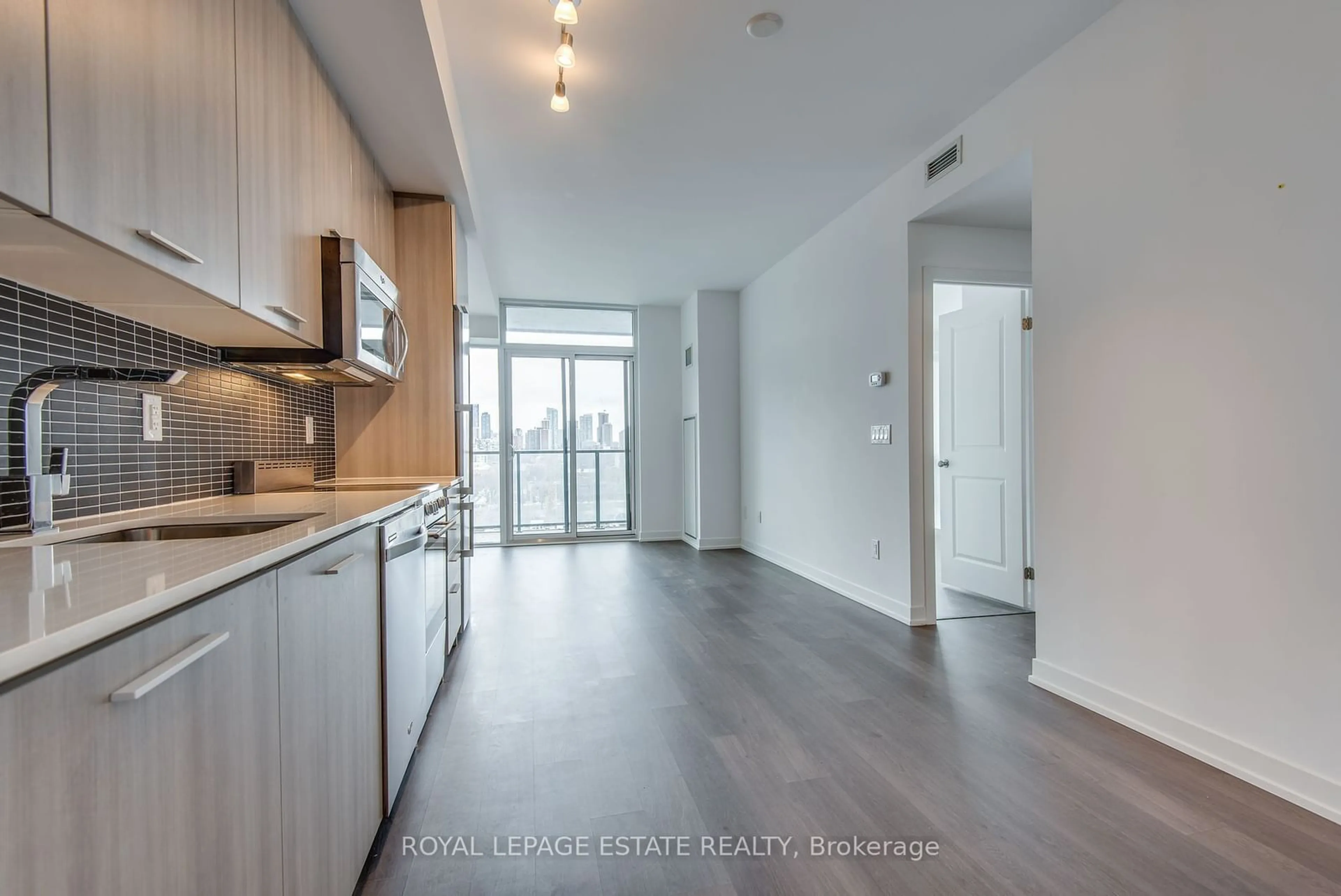 Open concept kitchen for 105 George St #1215, Toronto Ontario M5A 0L4