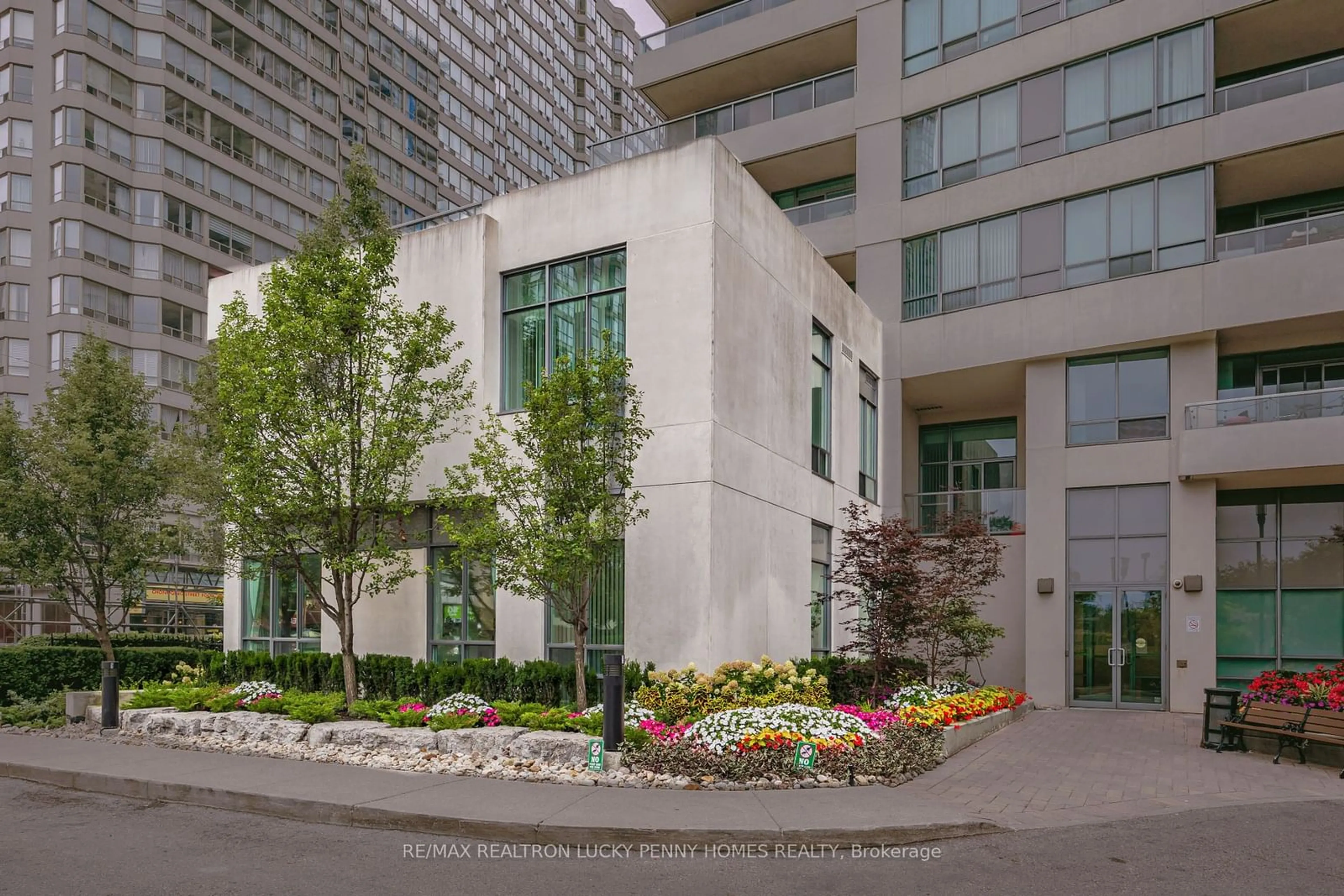 A pic from exterior of the house or condo, the front or back of building for 18 Spring Garden Ave #106, Toronto Ontario M2N 7M2