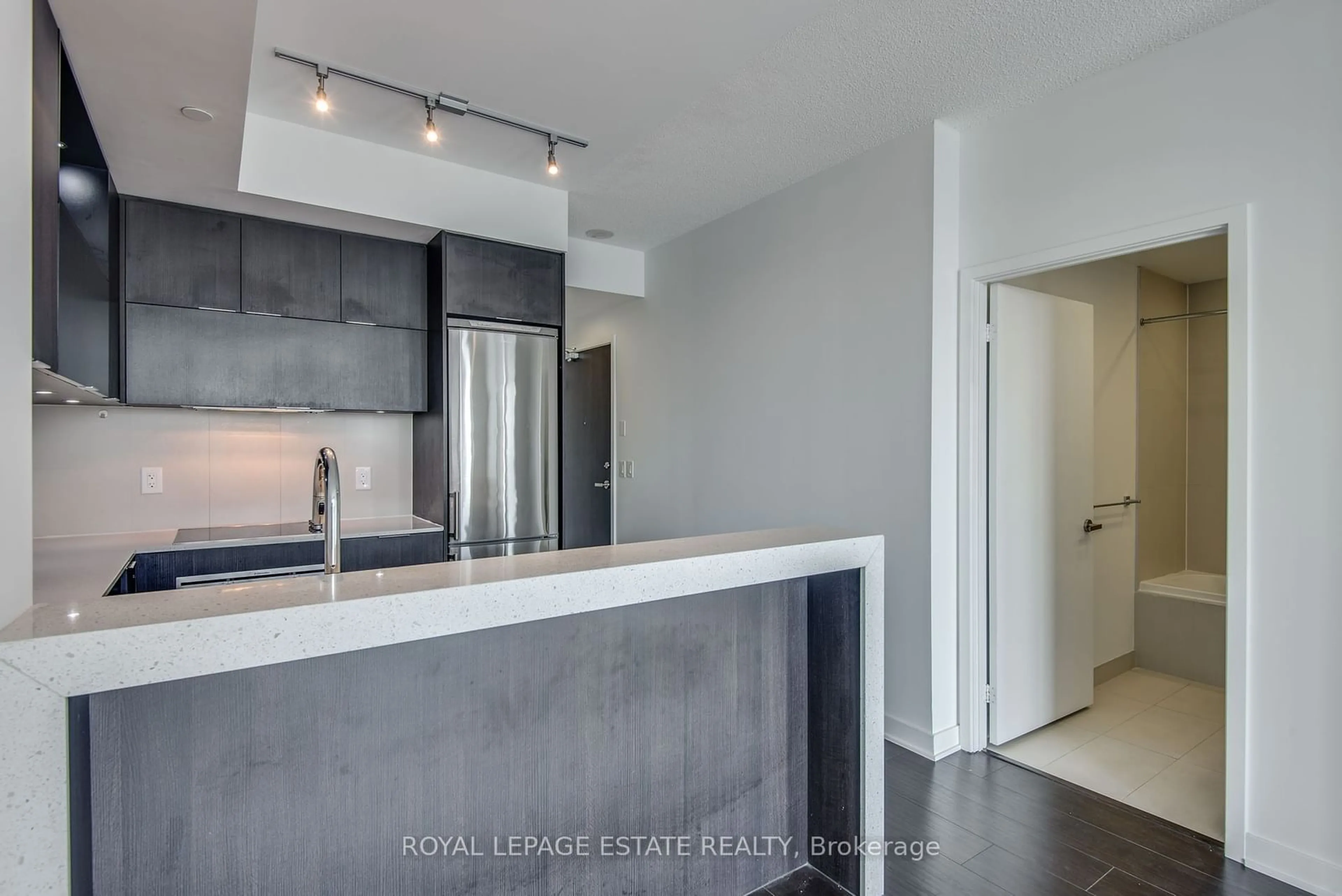 Open concept kitchen for 170 Sumach St #1713, Toronto Ontario M5A 0C3