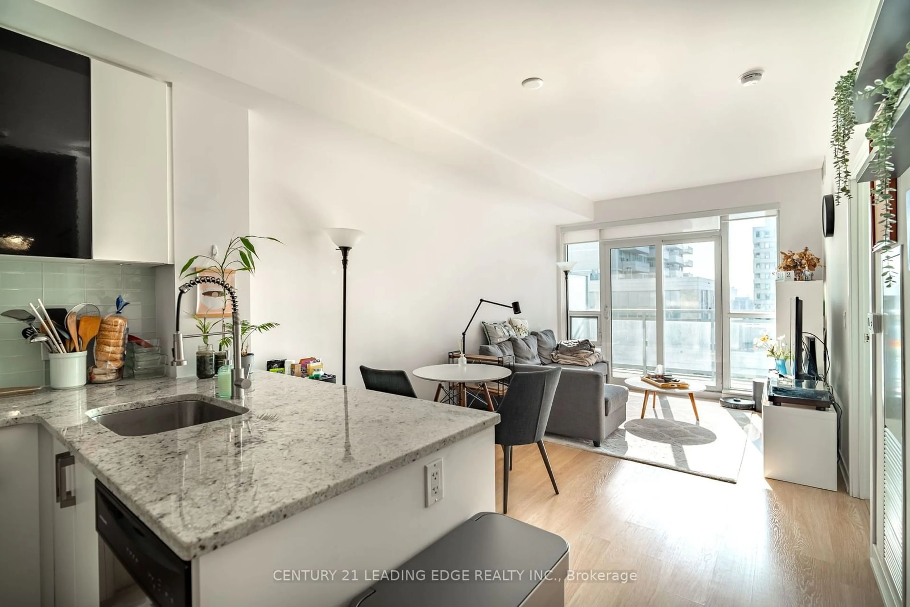 Open concept kitchen for 89 DUNFIELD Ave #1709, Toronto Ontario M4S 0A4