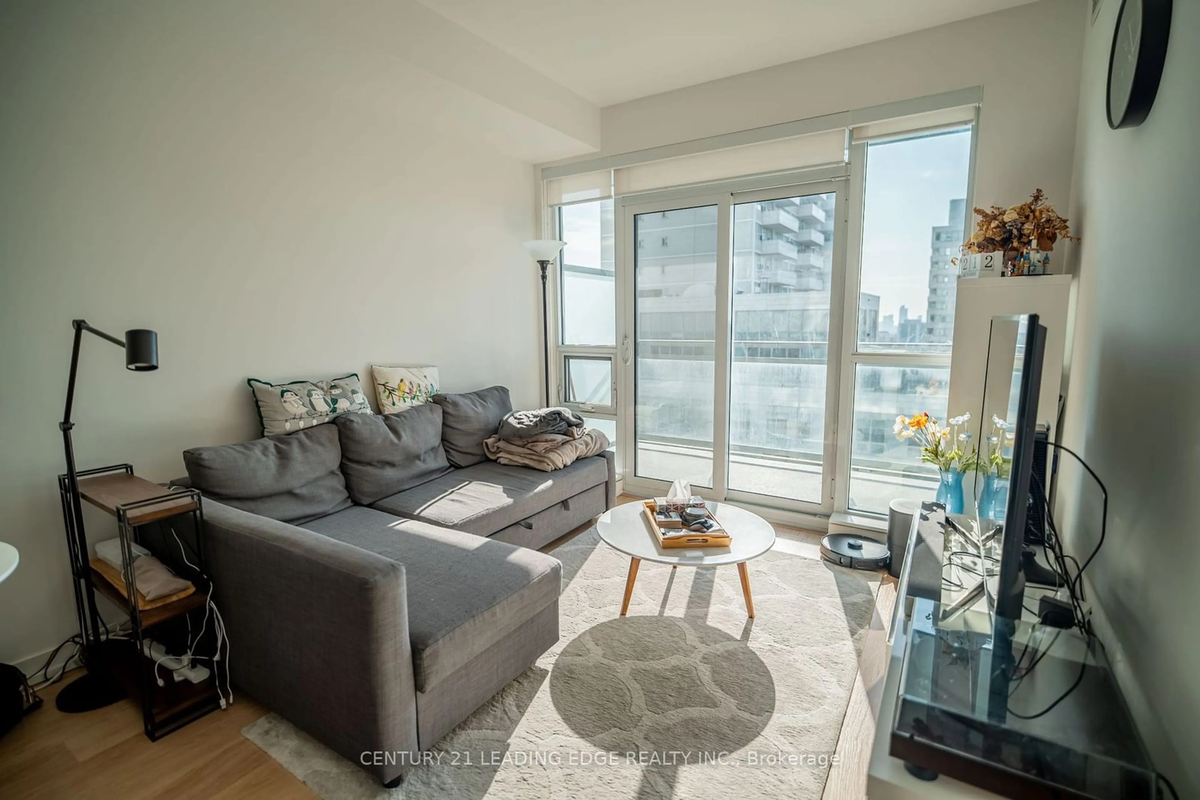 Living room, wood floors for 89 DUNFIELD Ave #1709, Toronto Ontario M4S 0A4