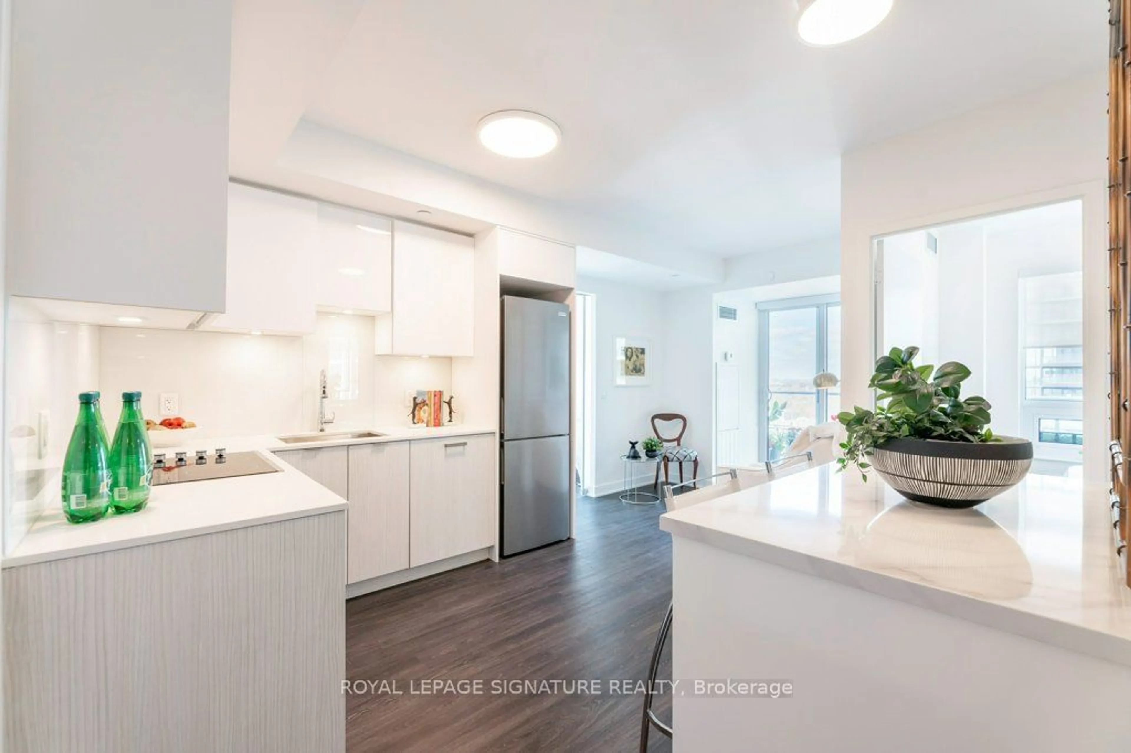 Open concept kitchen for 195 Redpath Ave #3612, Toronto Ontario M4P 0E4