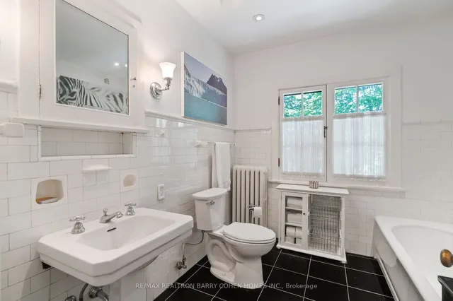 Additional property image - 227 Lytton Blvd