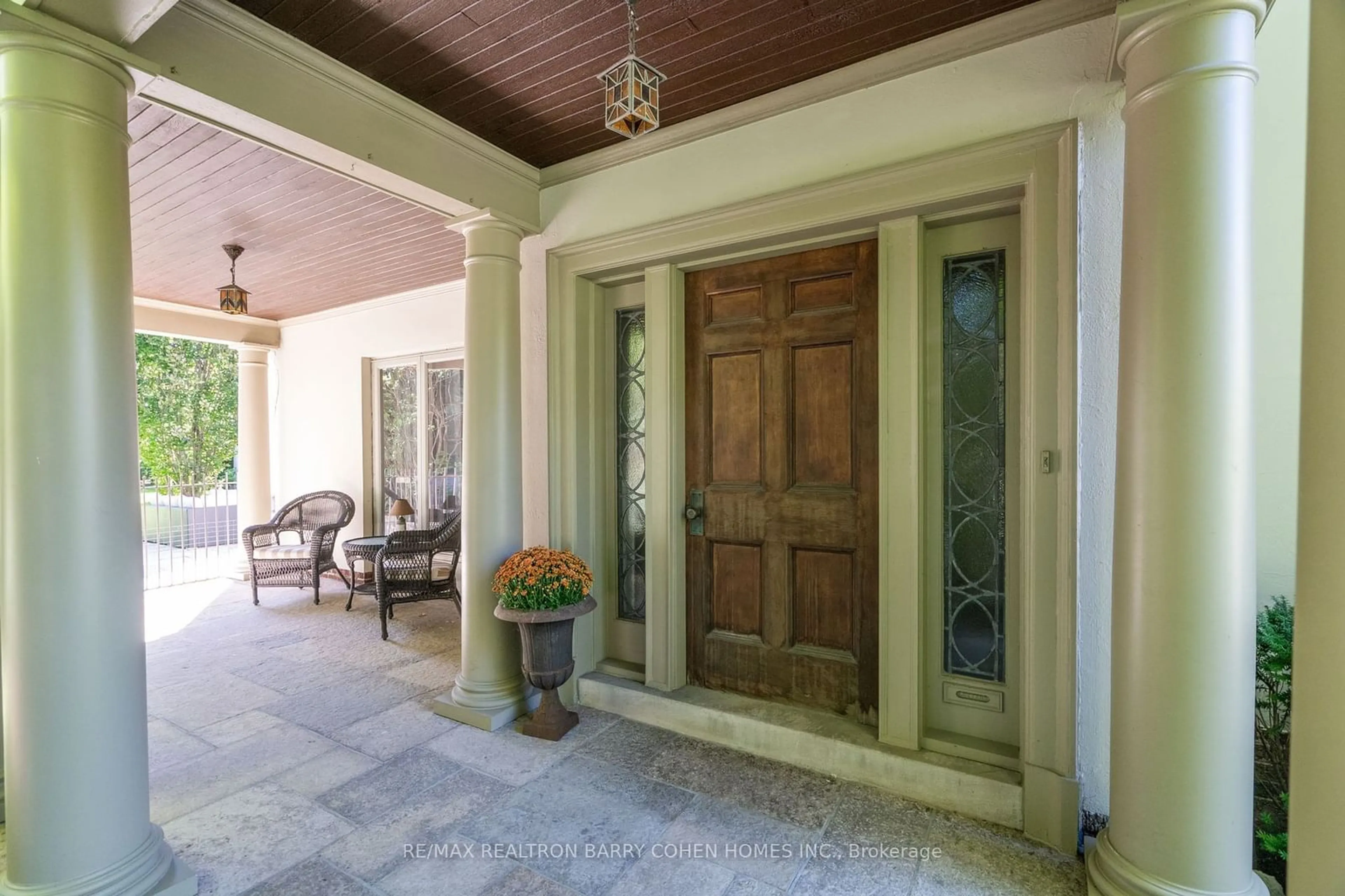 Indoor entryway, wood floors for 227 Lytton Blvd, Toronto Ontario M4R 1L6