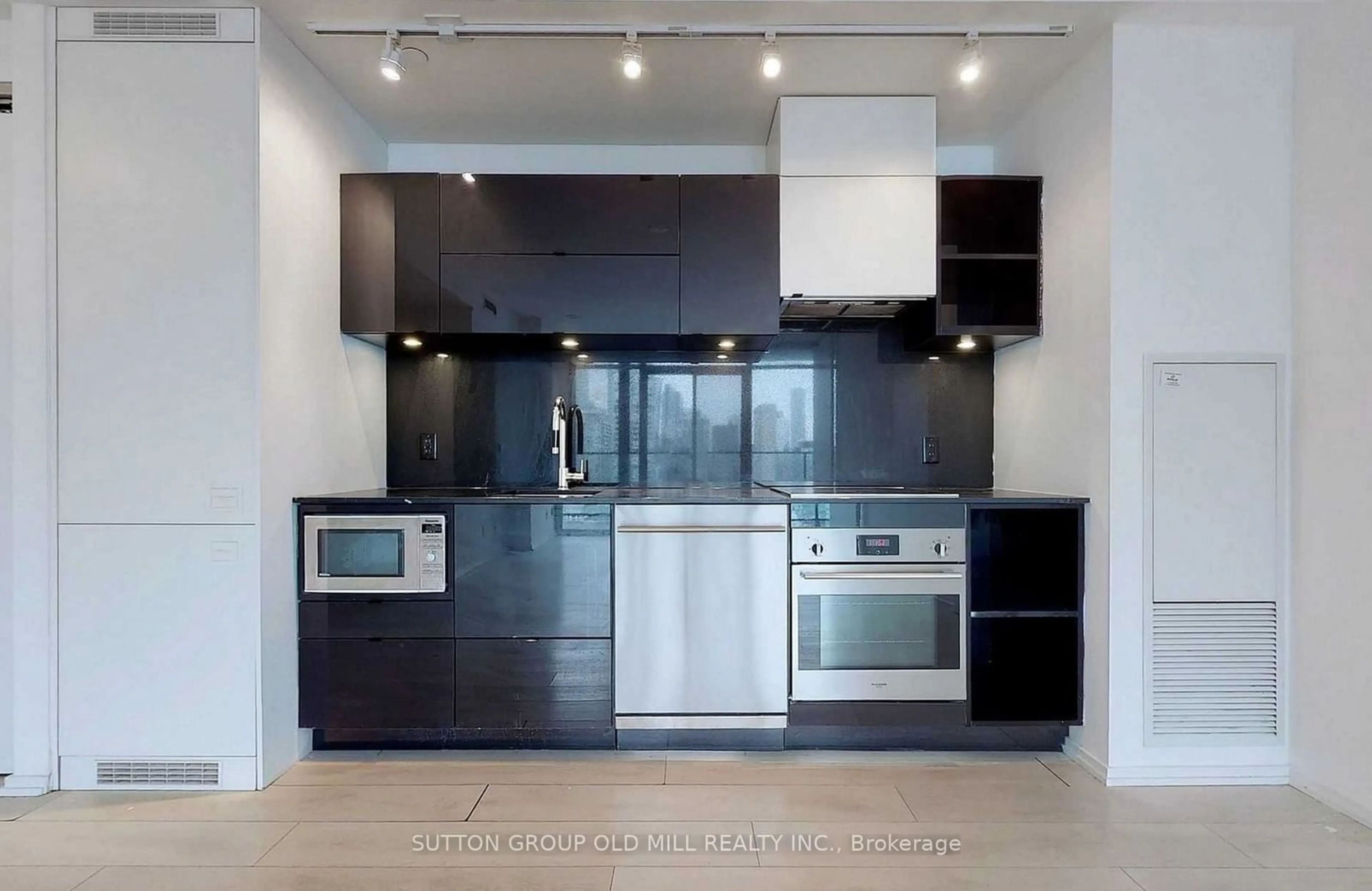 Contemporary kitchen, ceramic floors for 125 Peter St #2308, Toronto Ontario M5V 2G9