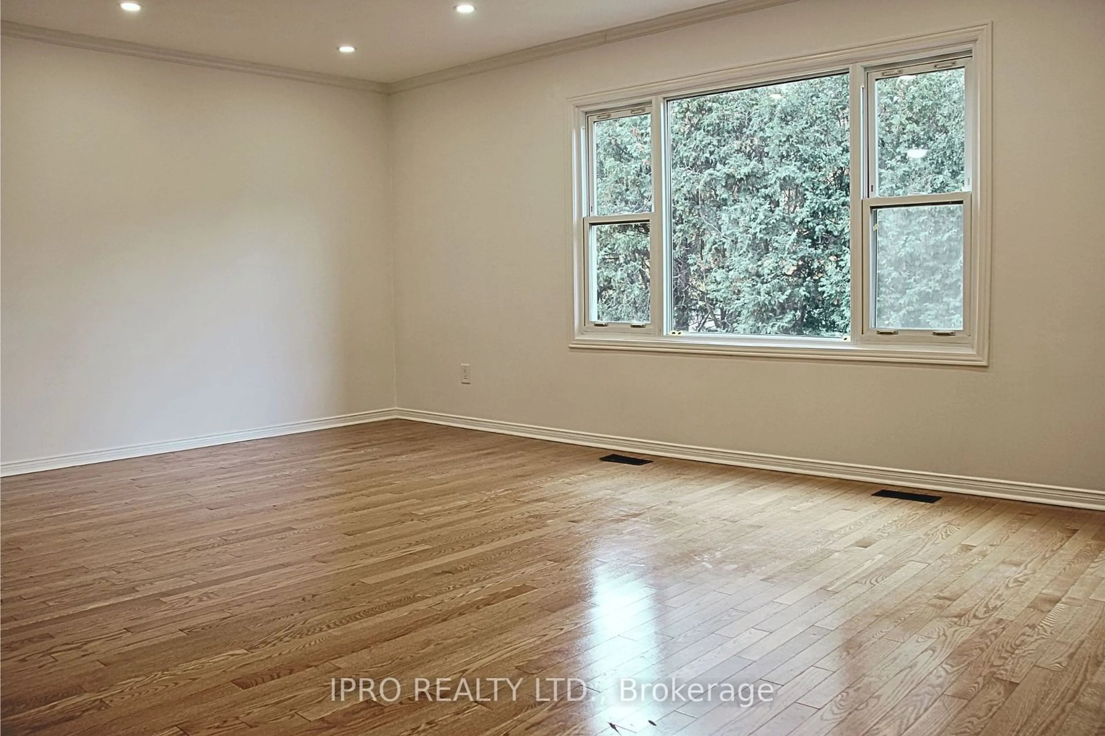 A pic of a room, wood floors for 34 Red Maple Crt, Toronto Ontario M2K 2T3