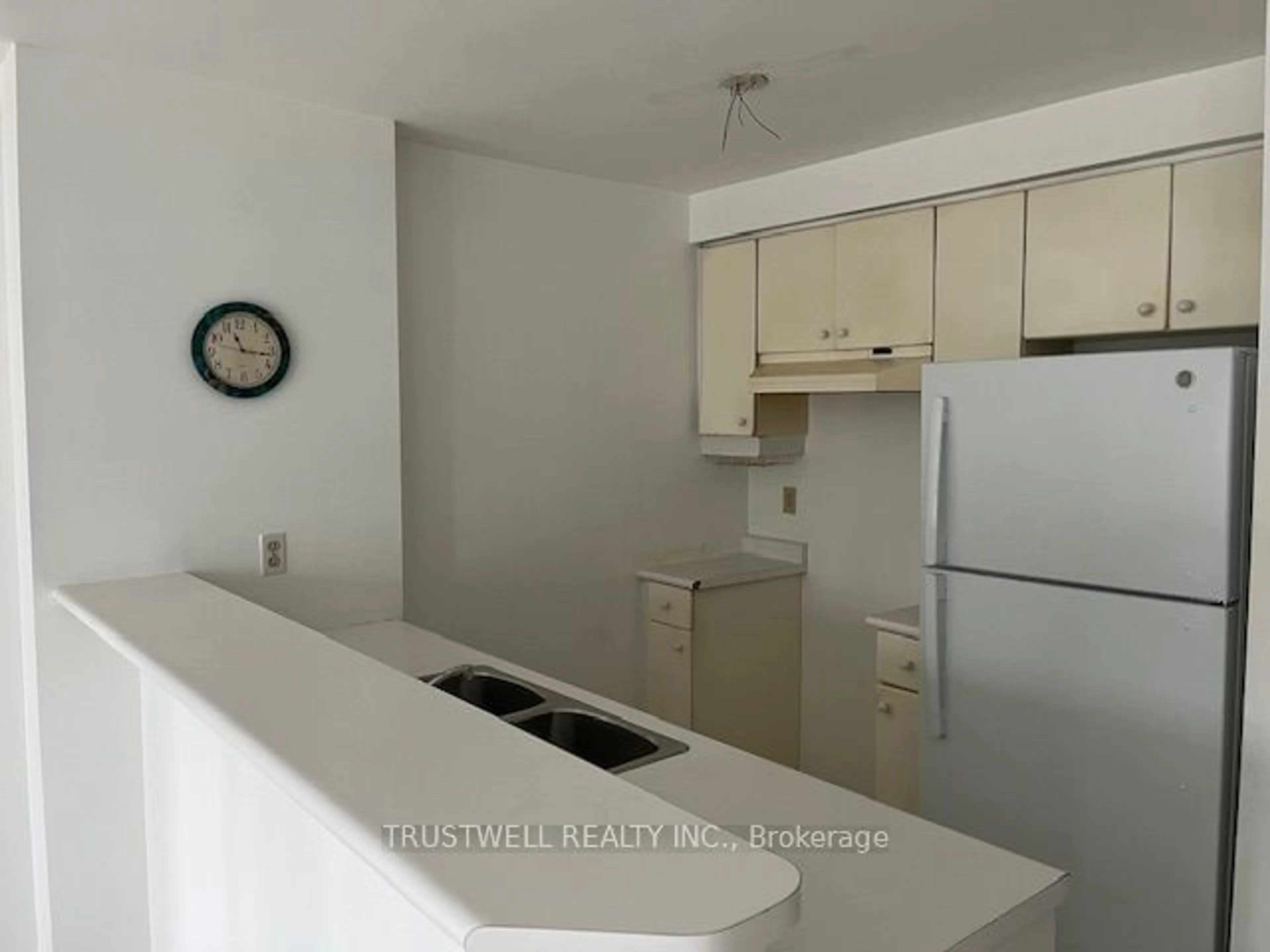 Standard kitchen, not visible floor for 10 Yonge St #609, Toronto Ontario M5J 1R4