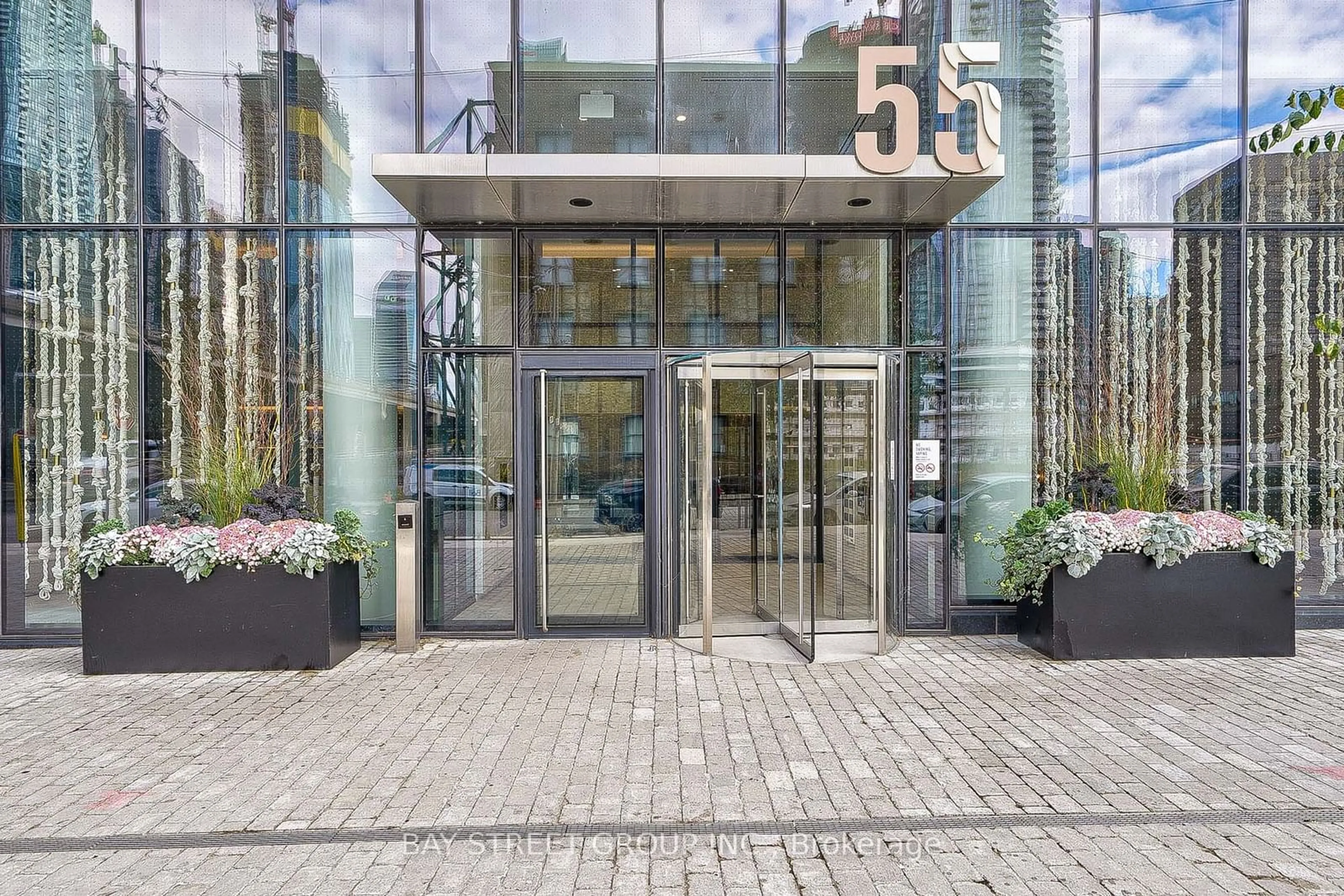 Indoor foyer for 55 Cooper St #7111, Toronto Ontario M5E 0G1