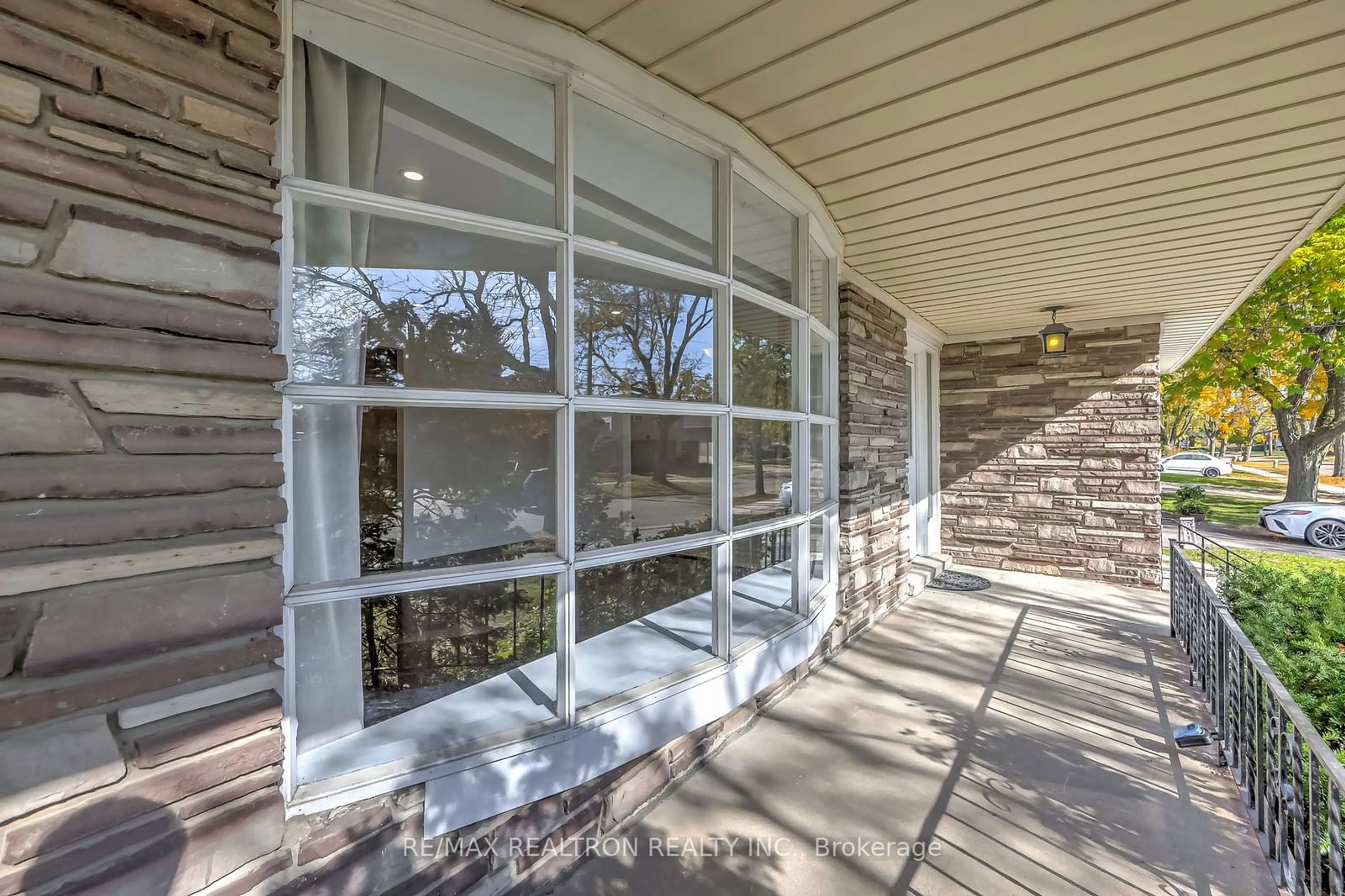 Indoor foyer, wood floors for 16 Wyvern Rd, Toronto Ontario M2K 2K4