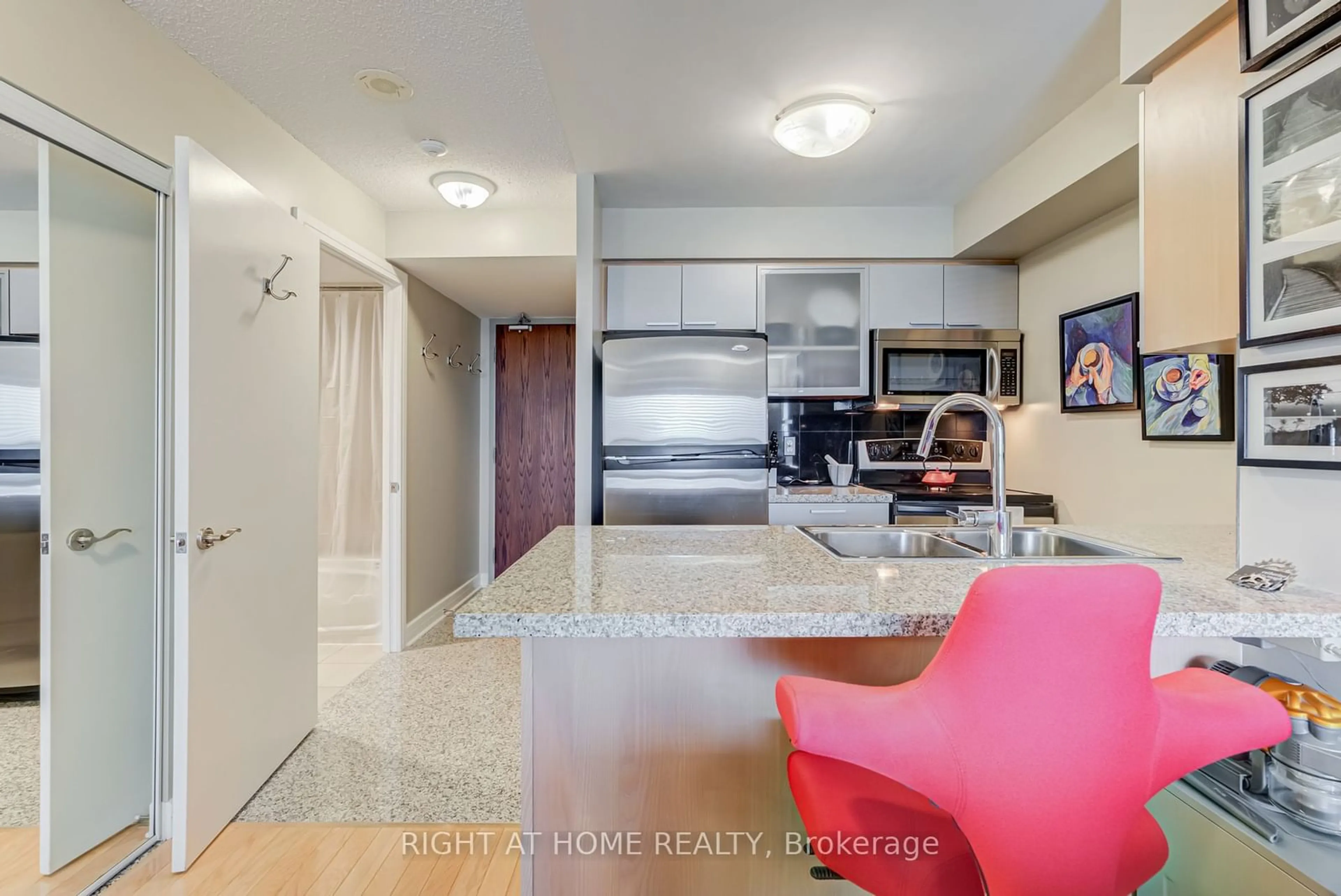 Standard kitchen for 18 Harrison Garden Blvd #1109, Toronto Ontario M2N 7J7