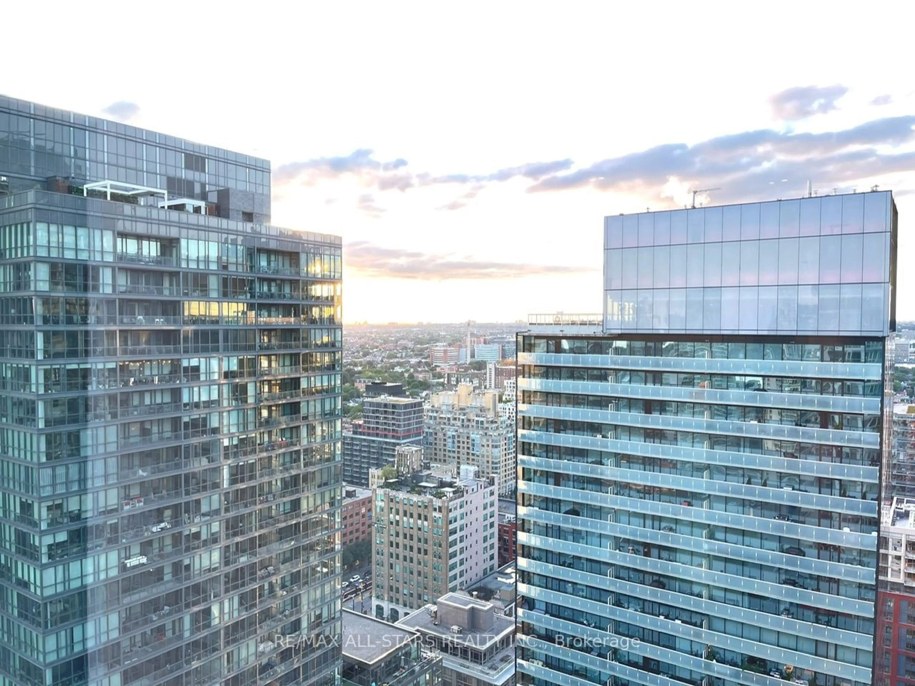 A pic from exterior of the house or condo, the view of city buildings for 375 King St #LPH3407, Toronto Ontario M5V 1K5