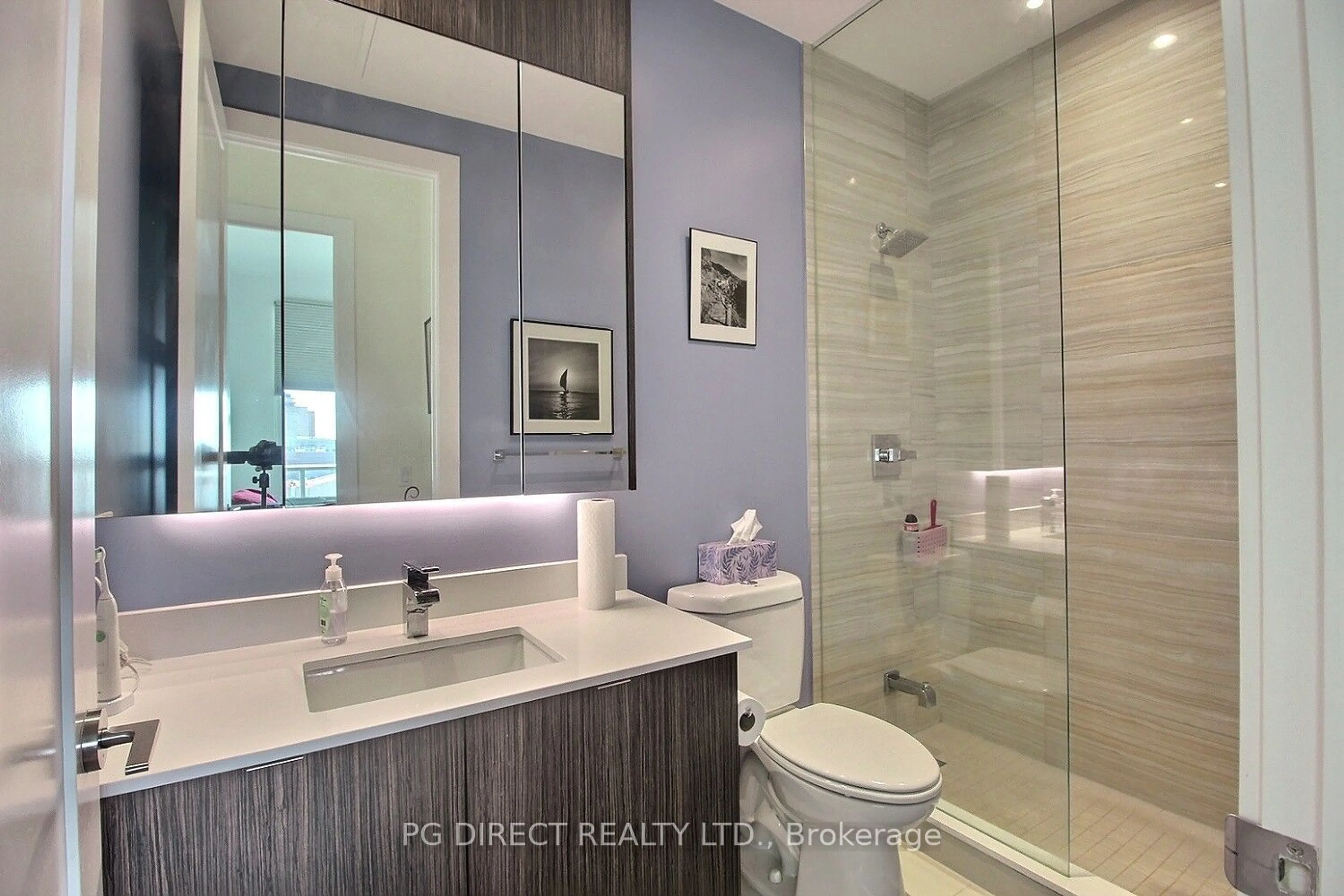 Contemporary bathroom for 15 Merchants Wharf #1236, Toronto Ontario M5A 0N8