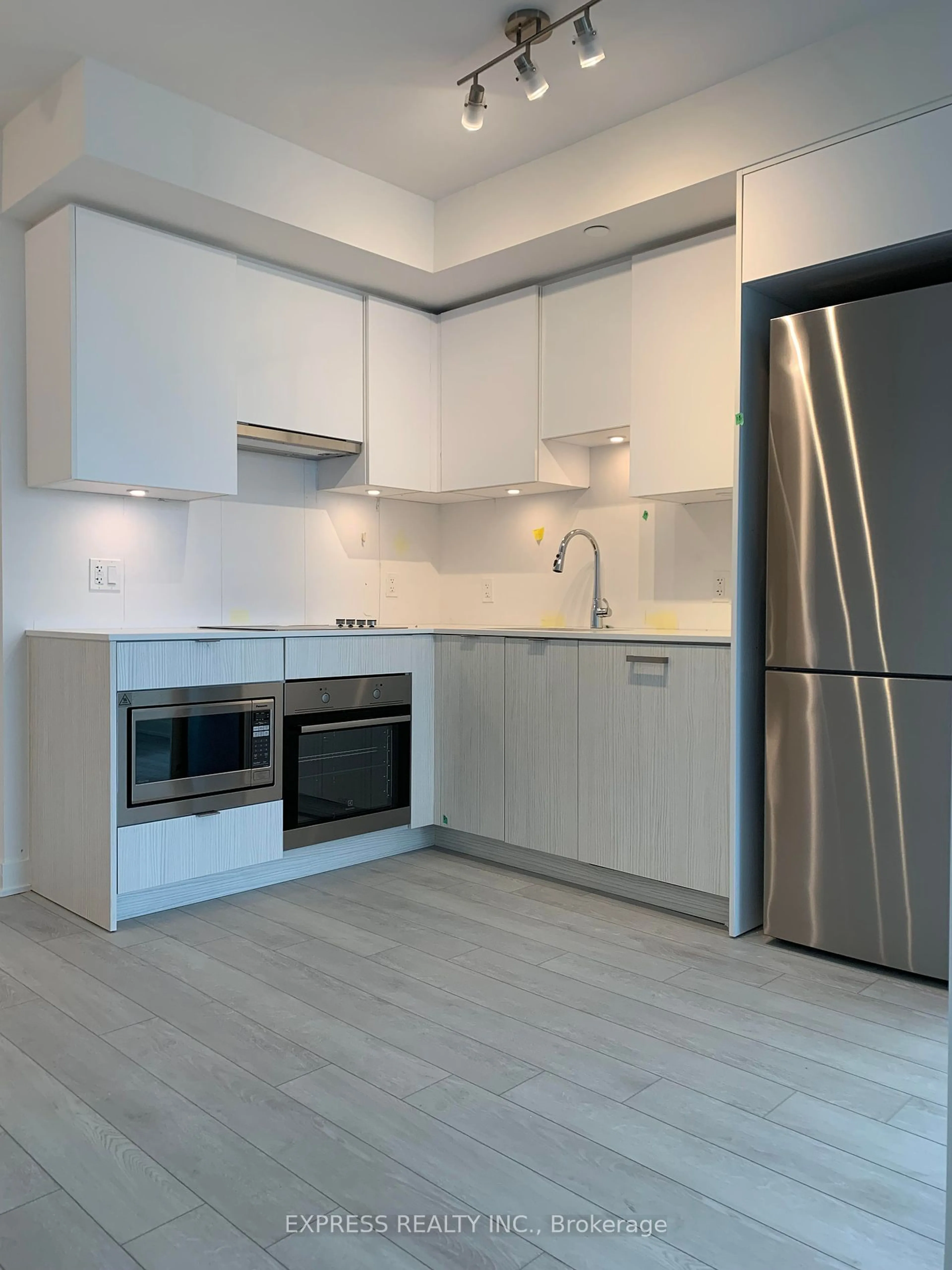 Standard kitchen, wood floors for 195 Redpath Ave #2612, Toronto Ontario M4P 0E4