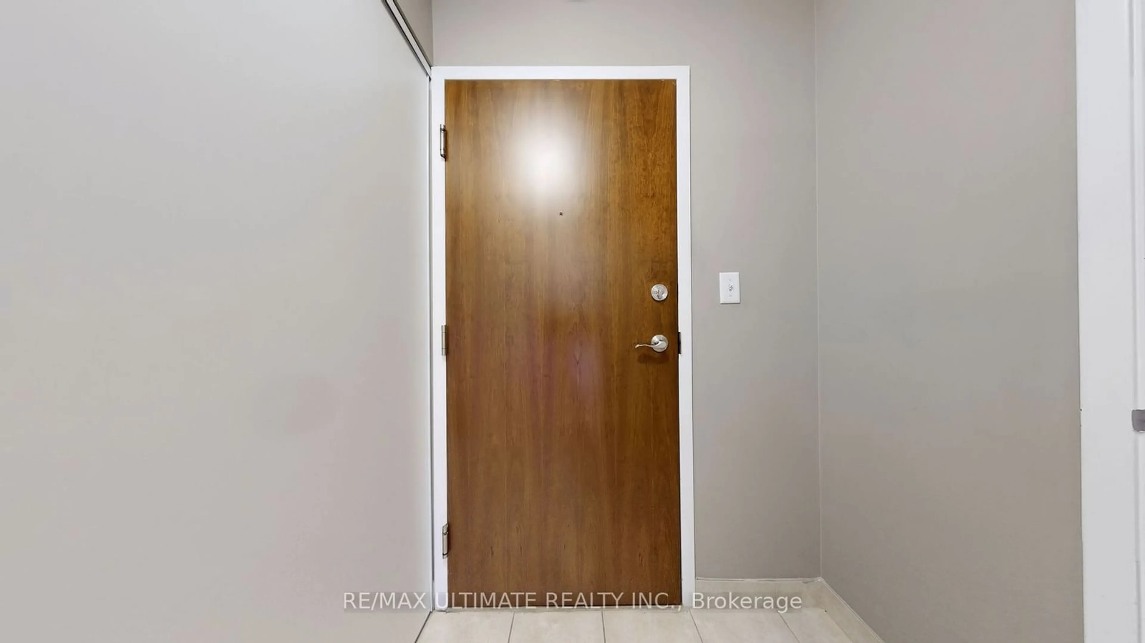 Indoor entryway, not visible floor for 645 Millwood Rd #206, Toronto Ontario M4S 1L1