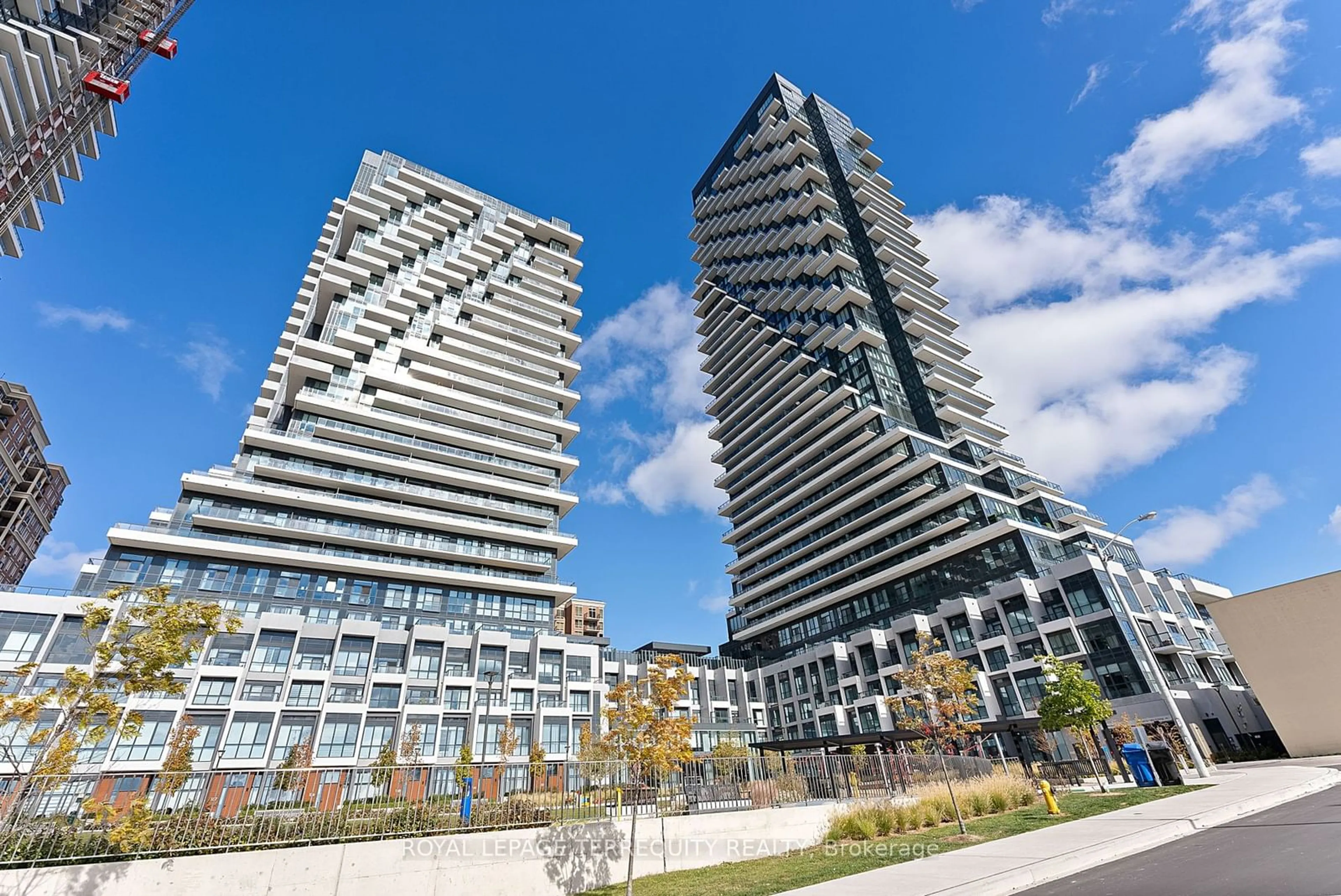 A pic from exterior of the house or condo, the view of city buildings for 20 Inn on the Park Dr #2033, Toronto Ontario M3C 0P8