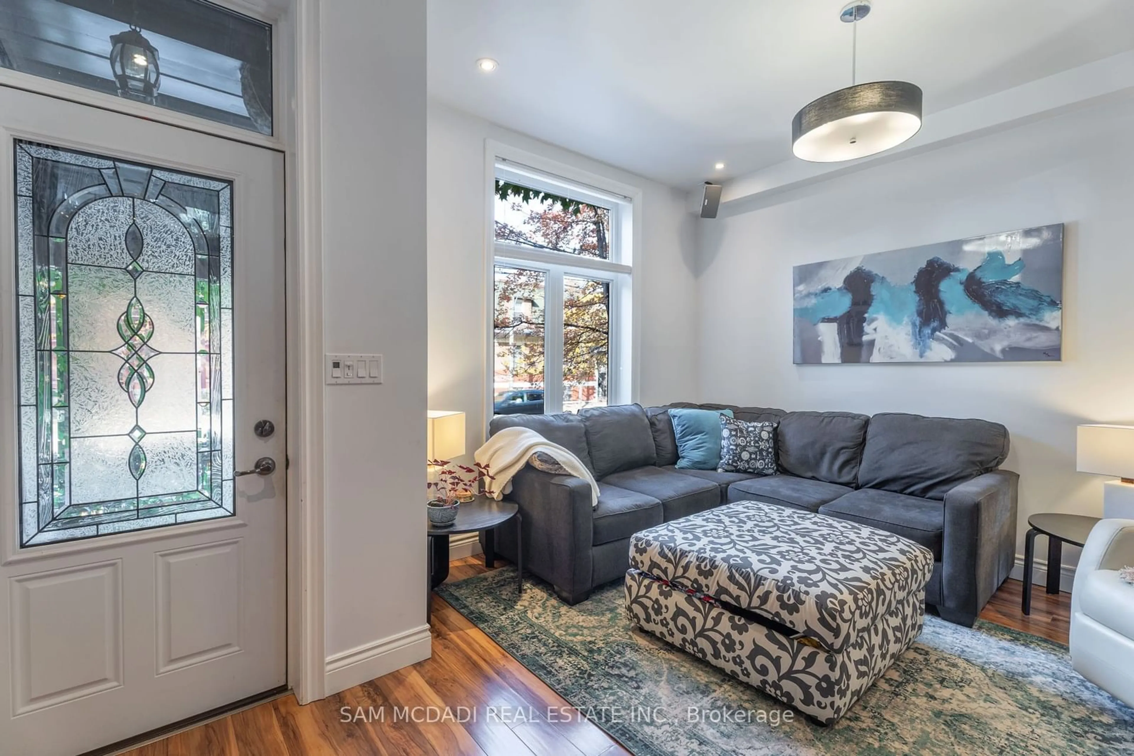 Living room, wood floors for 951 Dundas St, Toronto Ontario M6J 1W4