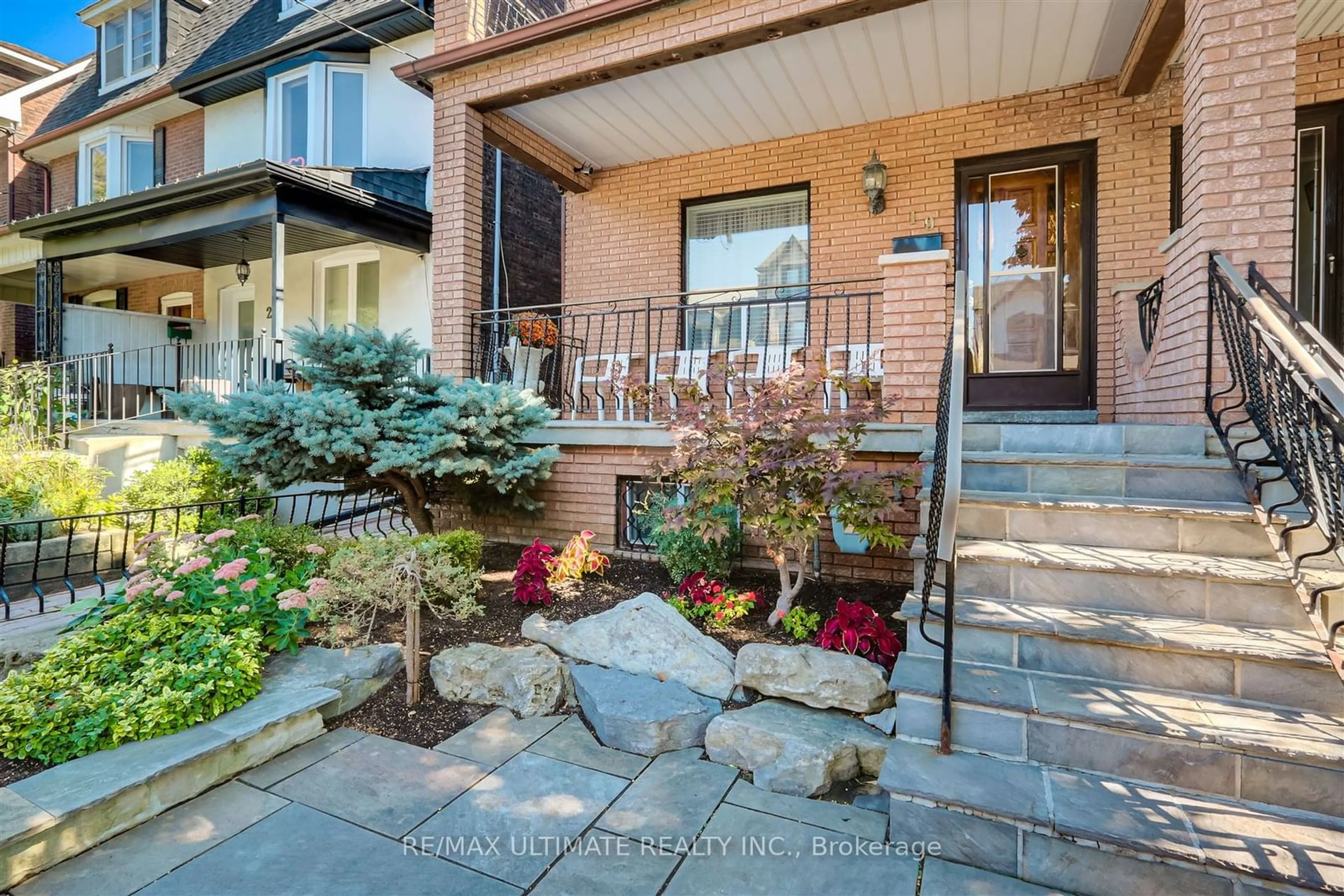 Indoor entryway, wood floors for 19 Grace St, Toronto Ontario M6J 2S4