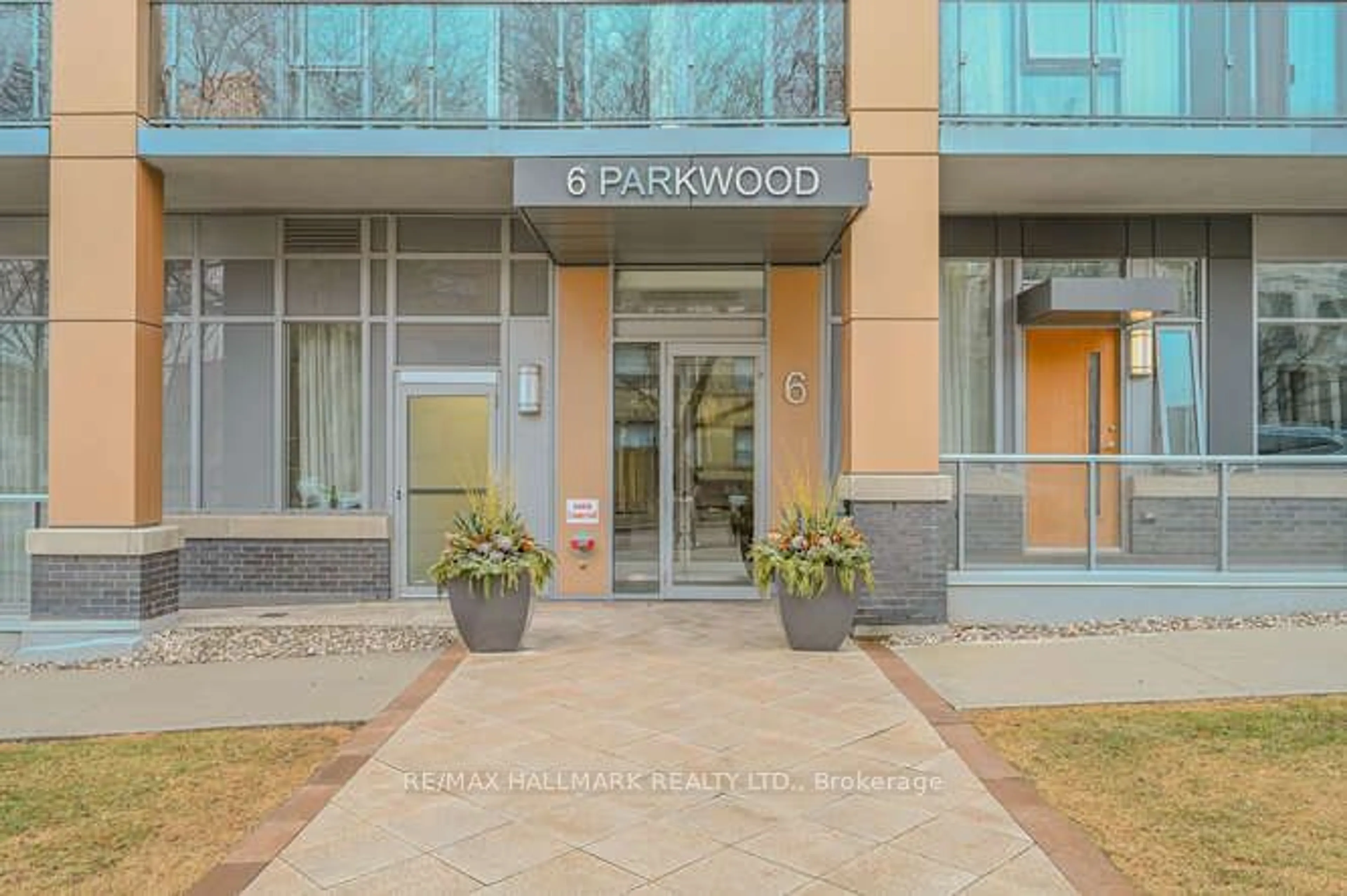 Indoor foyer, unknown floor for 6 Parkwood Ave #611, Toronto Ontario M4V 0A3