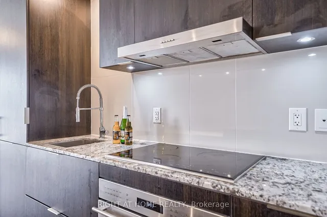 Additional image 28 of 1 Bloor St Unit 4707
