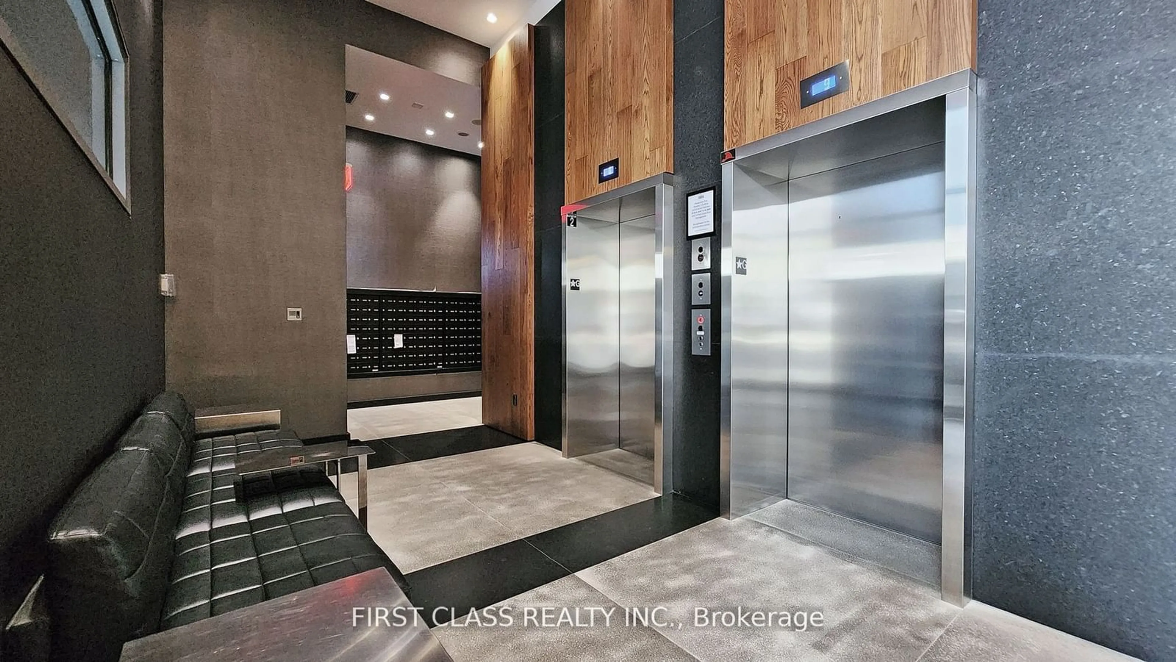 Indoor lobby, wood floors for 435 Richmond St #1504, Toronto Ontario M5V 0N3