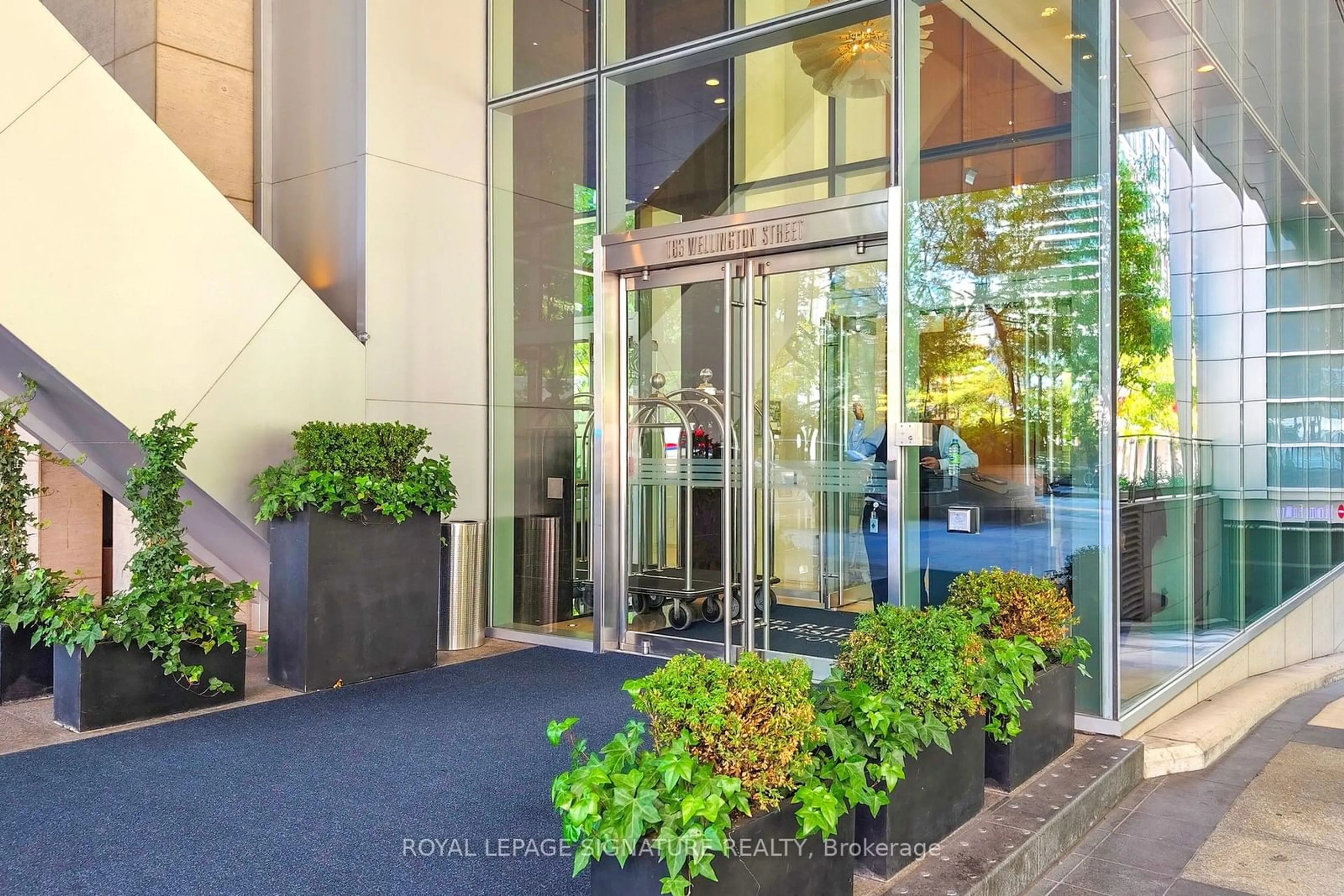 Indoor lobby for 183 Wellington St #3505, Toronto Ontario M5V 0A1