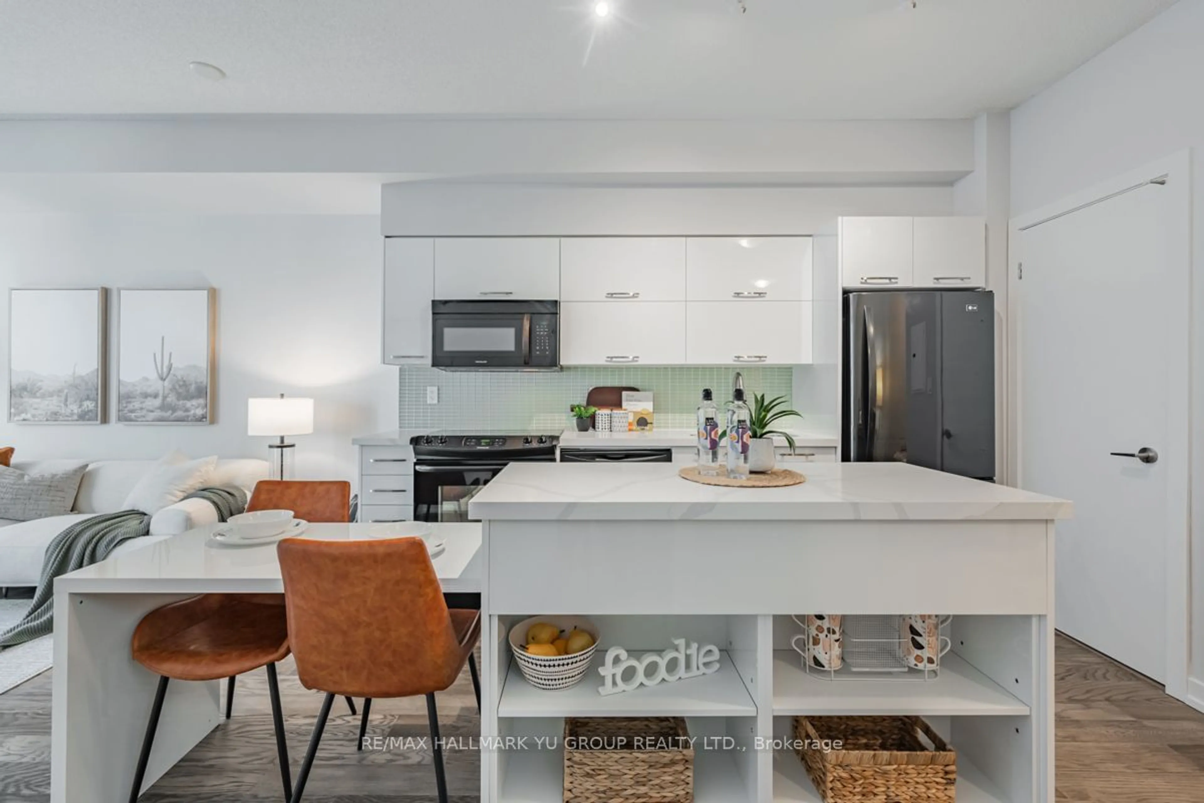 Open concept kitchen for 126 Simcoe St #1205, Toronto Ontario M5H 4E6