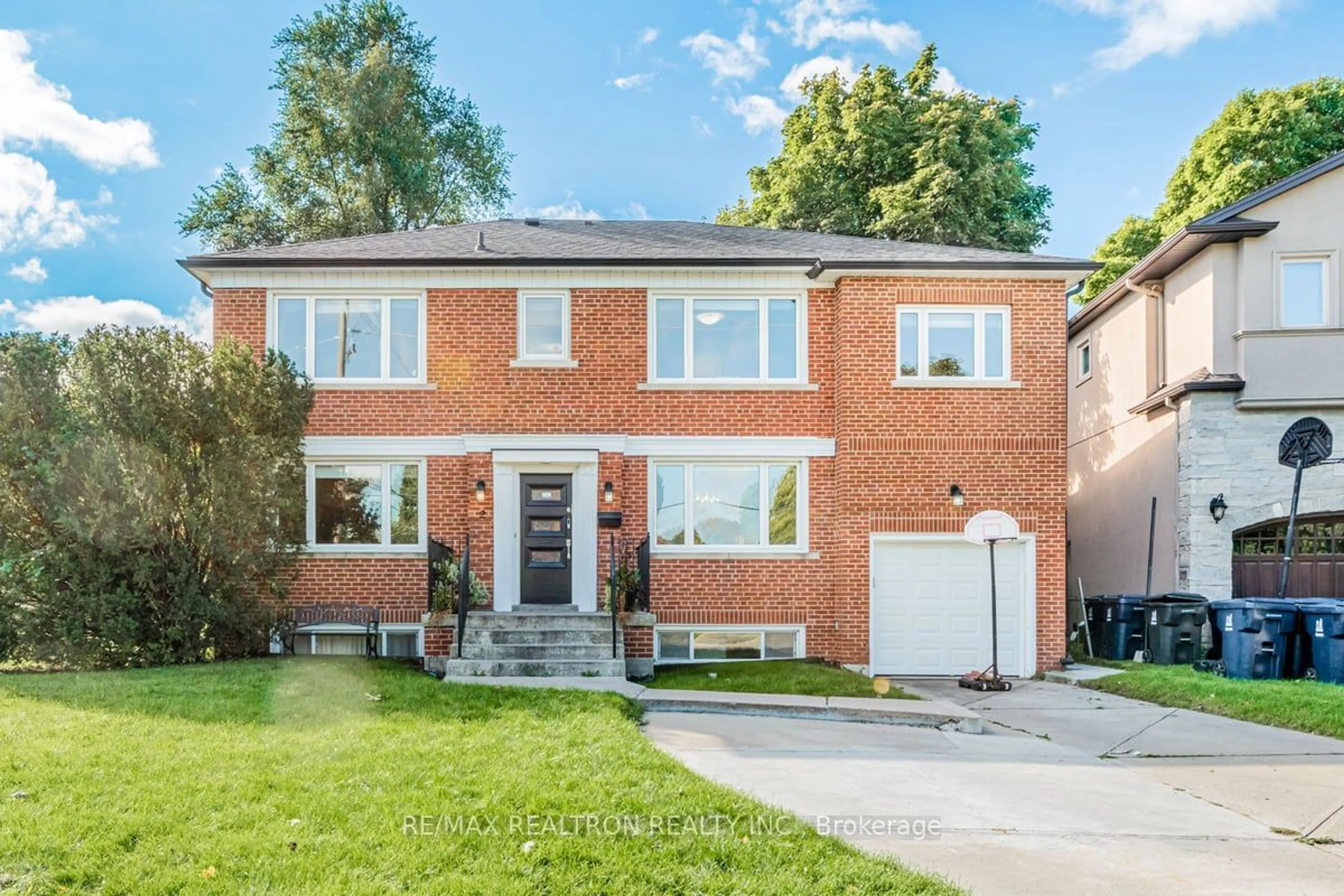 Home with brick exterior material for 2 Manor Haven Rd, Toronto Ontario M6A 2H9