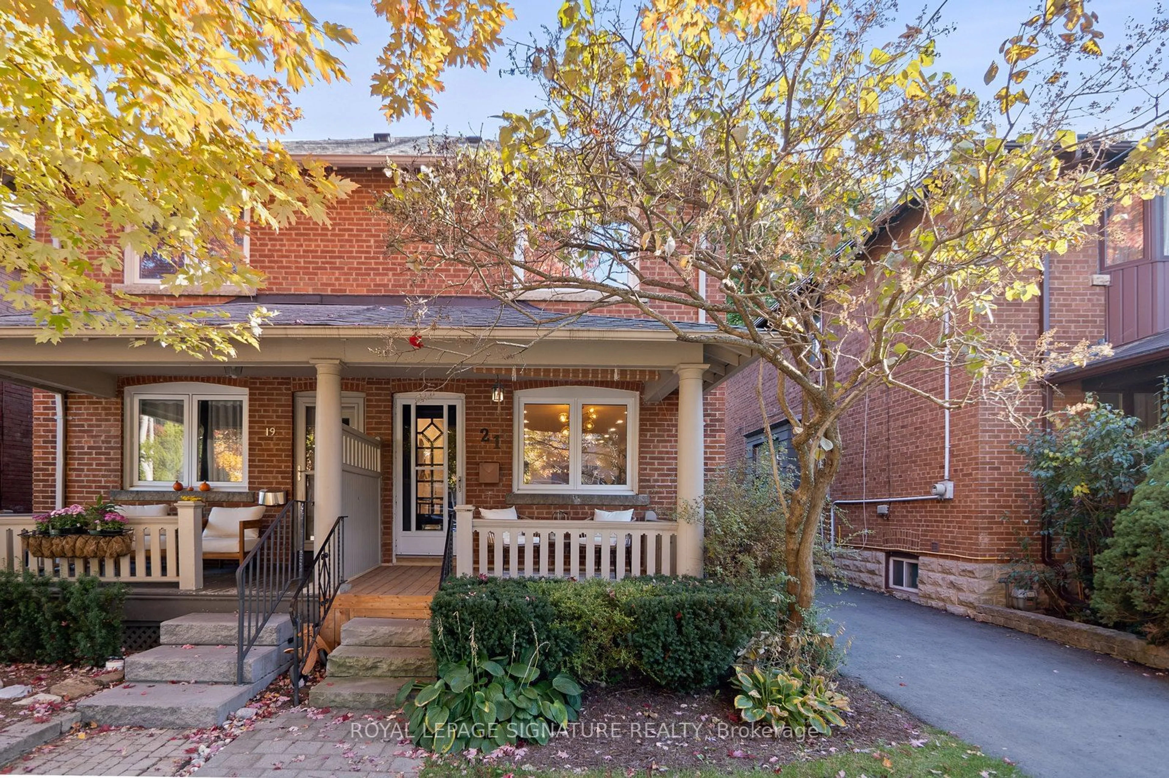 A pic from exterior of the house or condo, the street view for 21 Glengarry Ave, Toronto Ontario M5M 1C8