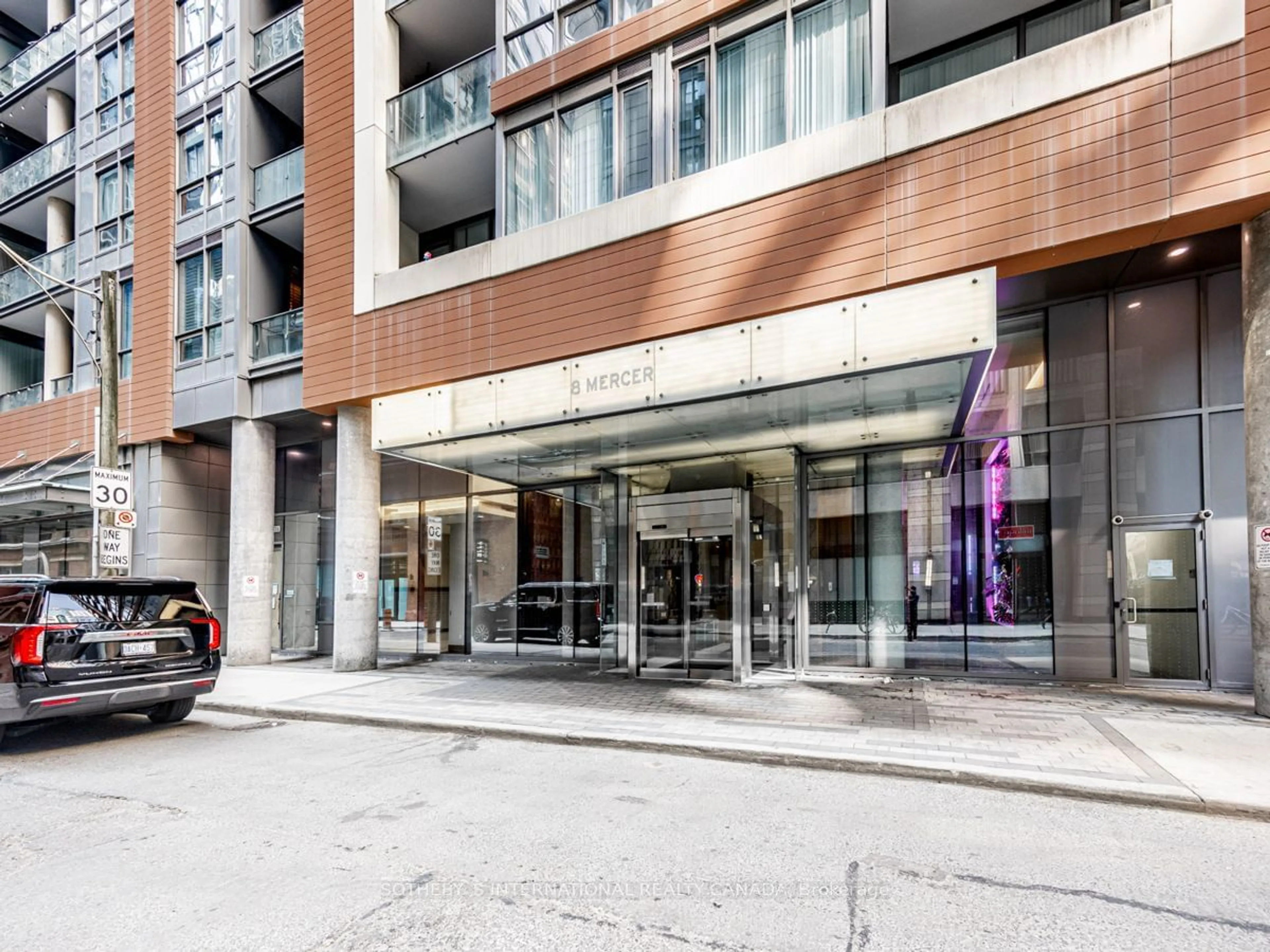 Indoor foyer for 8 Mercer St #2504, Toronto Ontario M5V 0C4