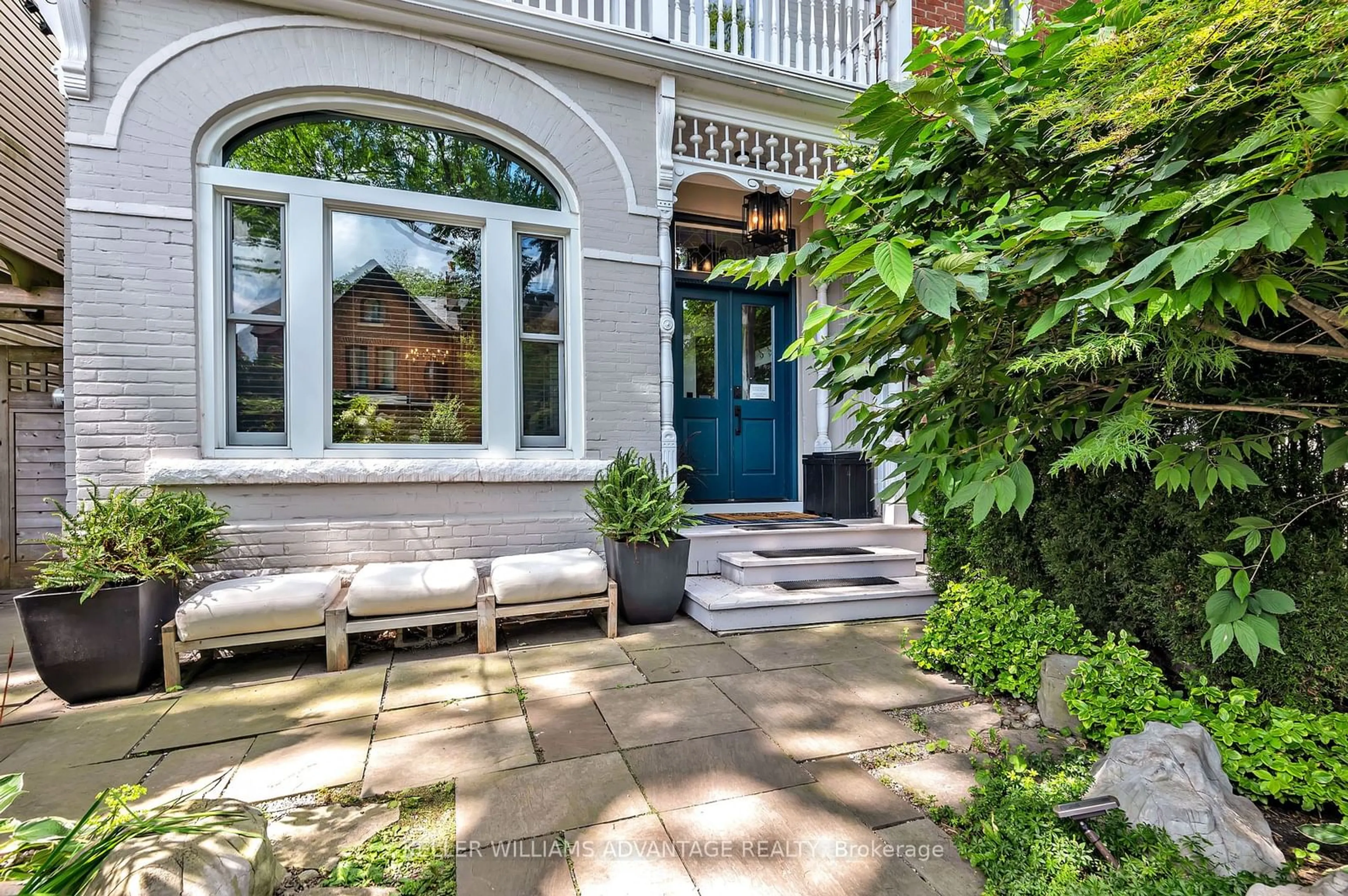 Patio, the street view for 234 Seaton St, Toronto Ontario M5A 2T4