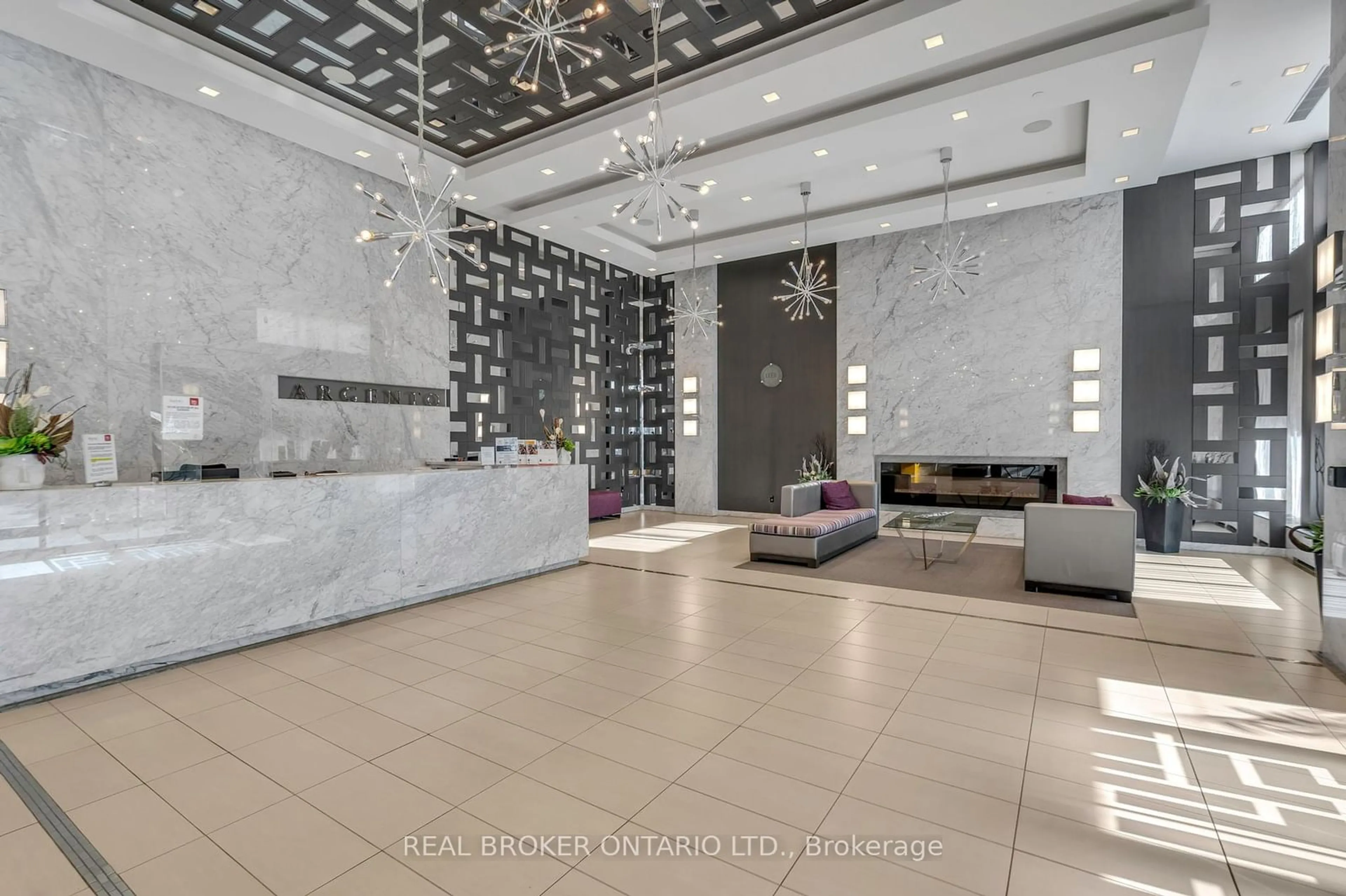 Indoor lobby, ceramic floors for 18 Graydon Hall Dr #PH10, Toronto Ontario M3A 0A4