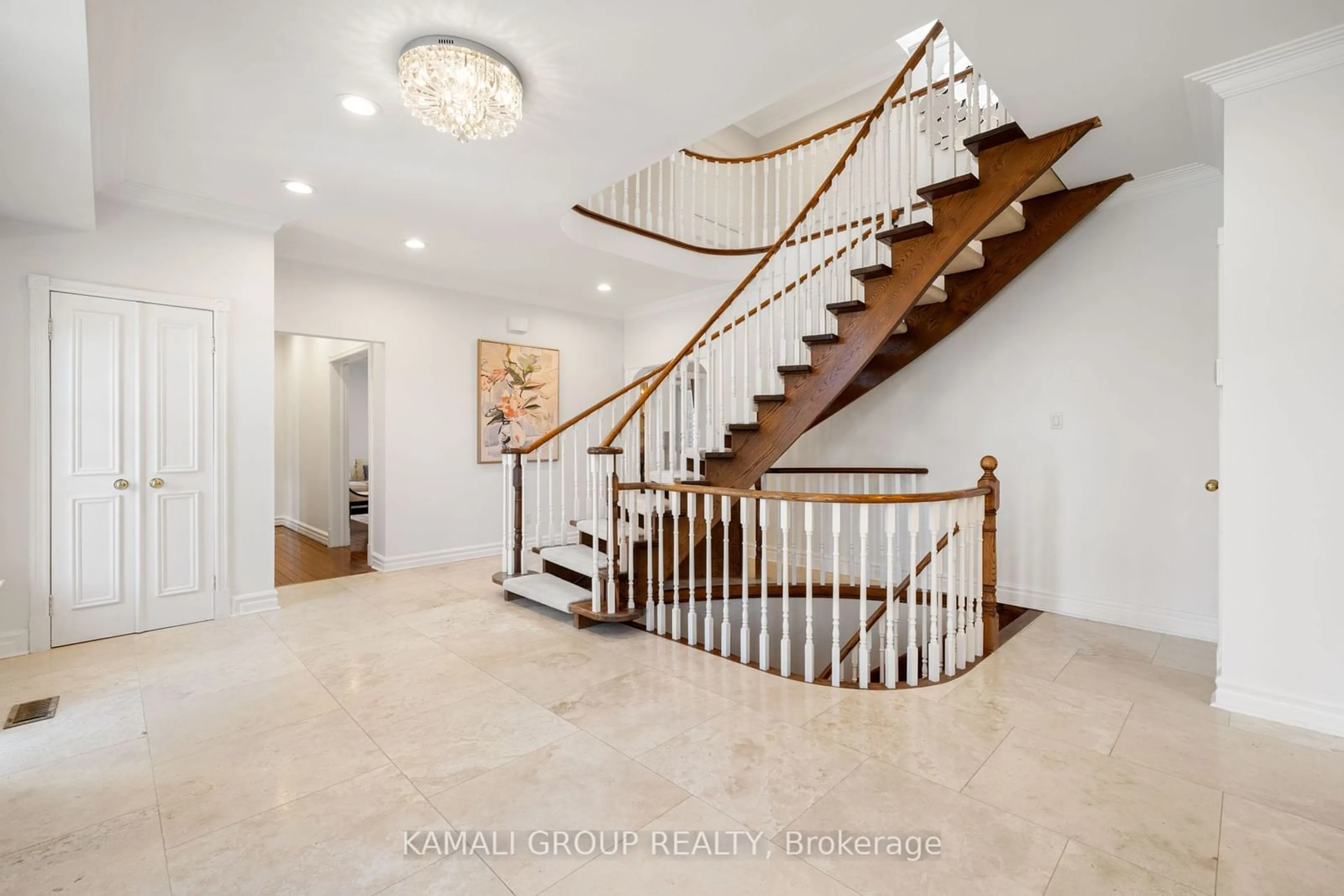 Indoor foyer, wood floors for 218 Owen Blvd, Toronto Ontario M2P 1G7