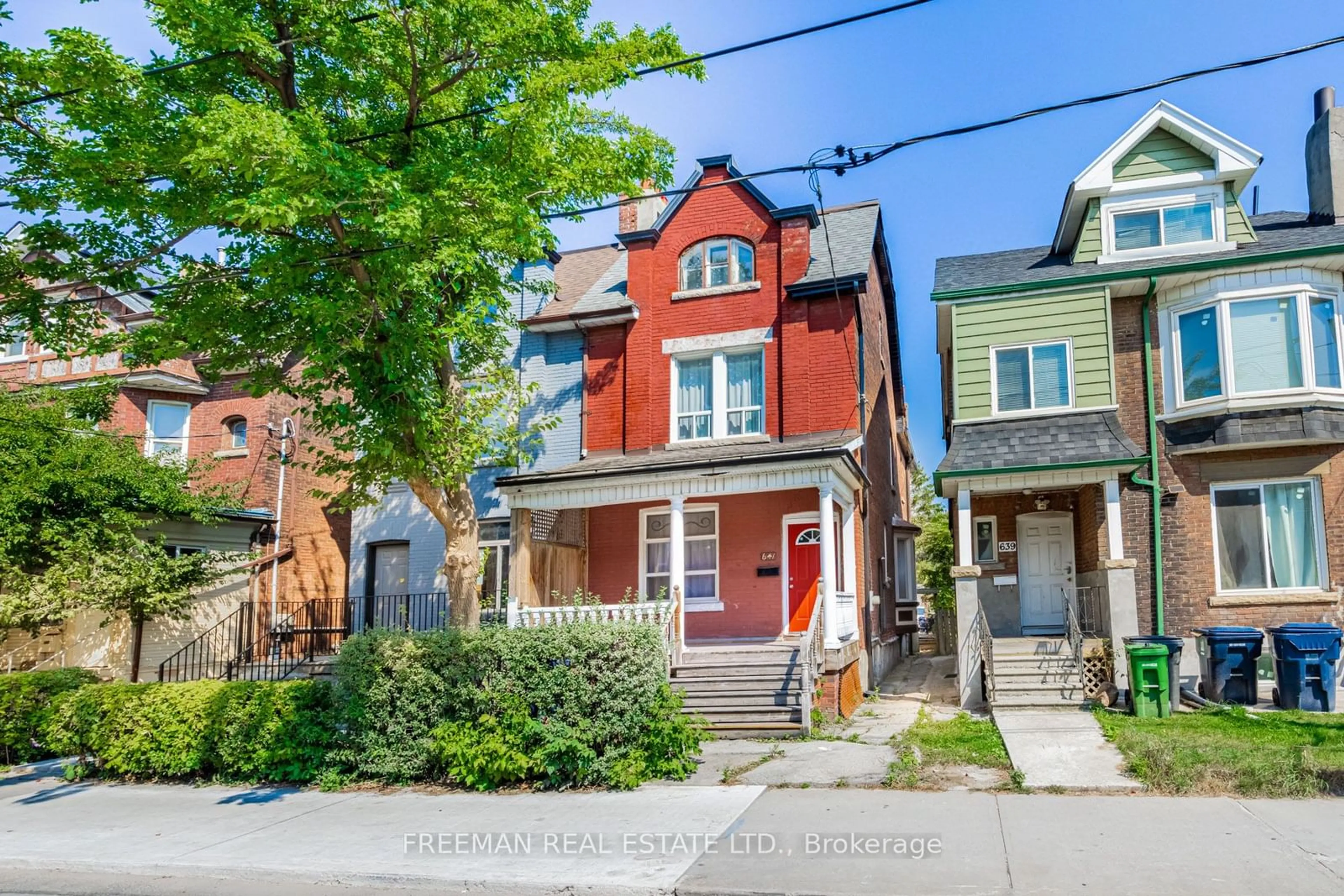 A pic from exterior of the house or condo, the street view for 641 Bathurst St, Toronto Ontario M5S 2R2