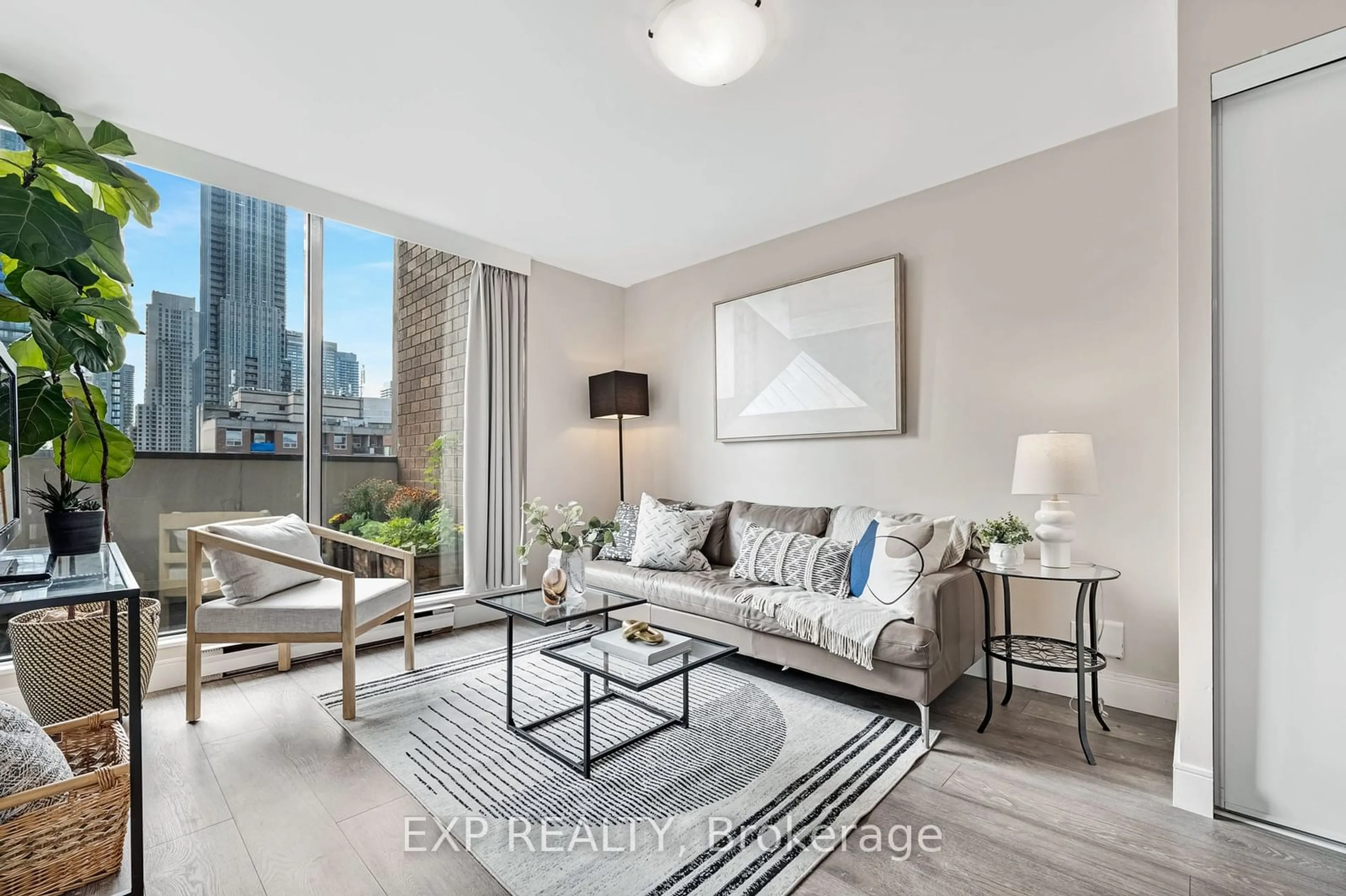 Living room, wood floors for 914 Yonge St #1106, Toronto Ontario M4W 3C8