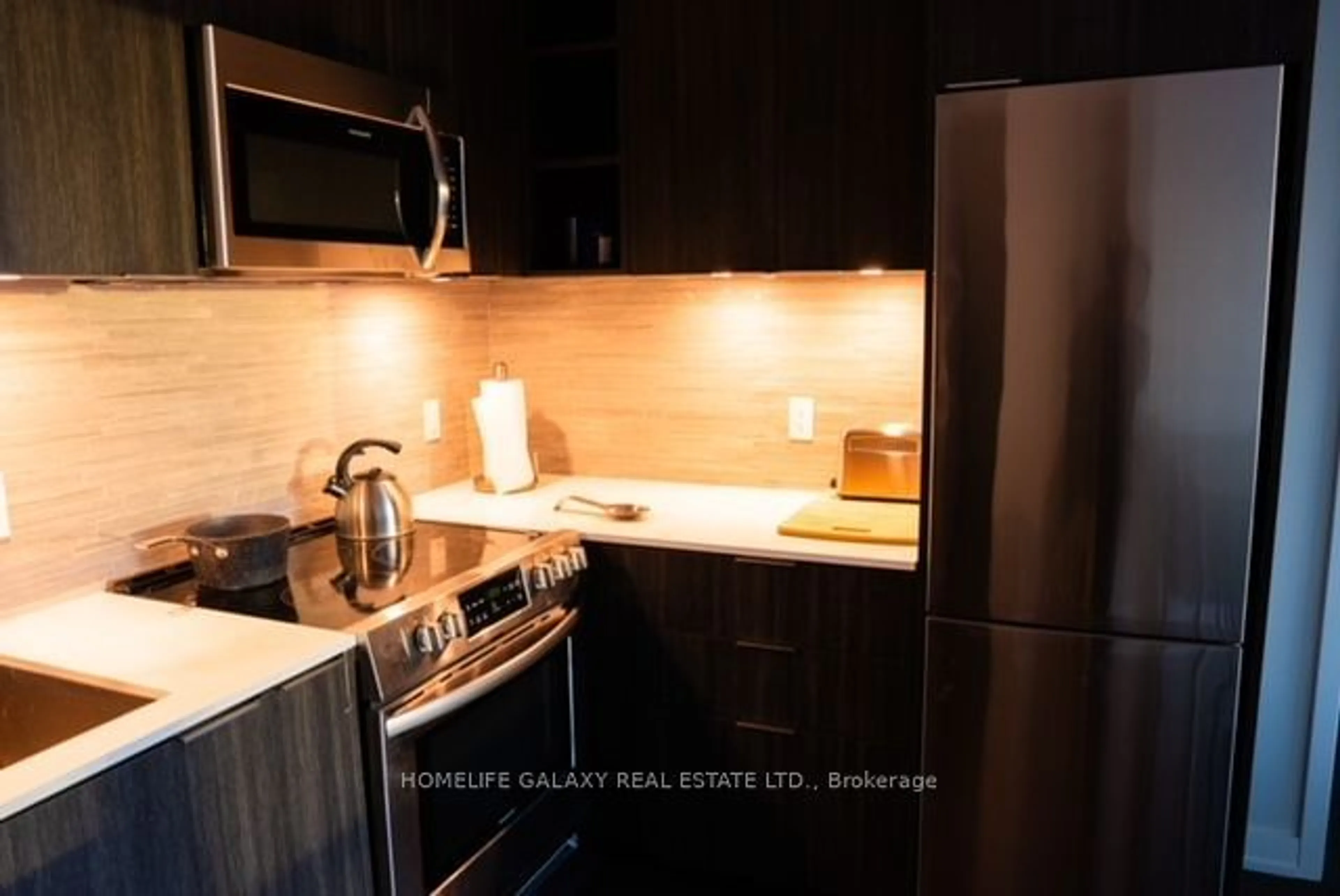 Standard kitchen for 30 Ordnance St #508, Toronto Ontario M6K 1A1