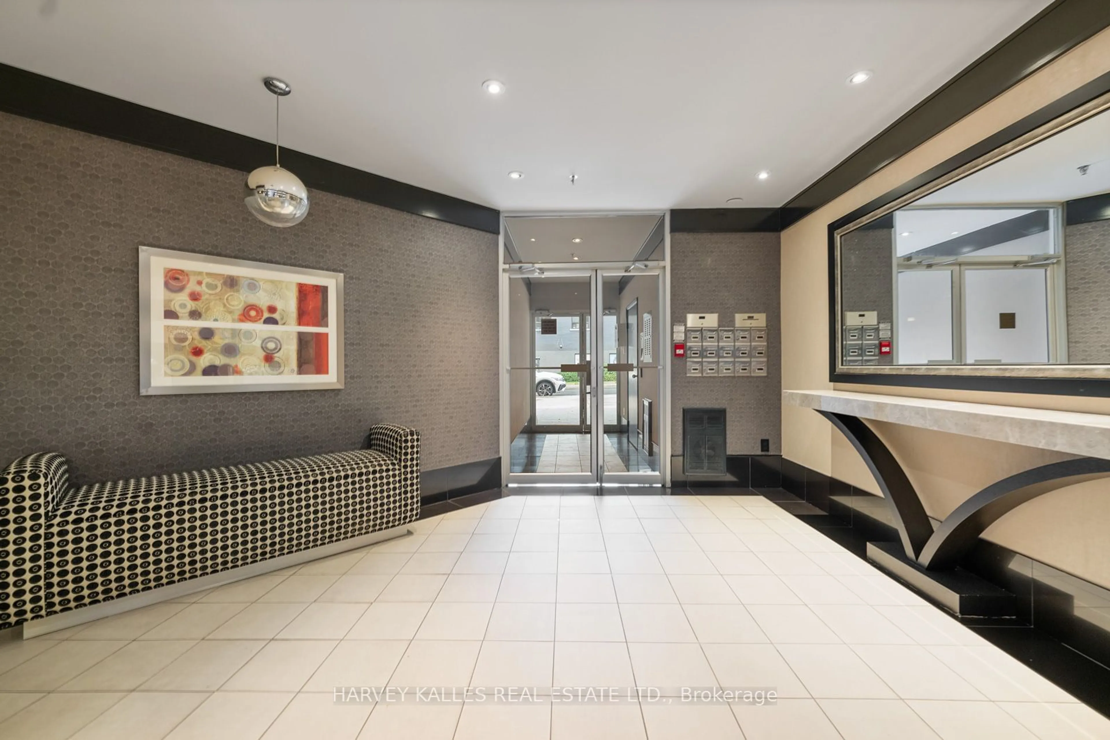 Indoor lobby, ceramic floors for 70 Elmsthorpe Ave #401, Toronto Ontario M5P 2L7