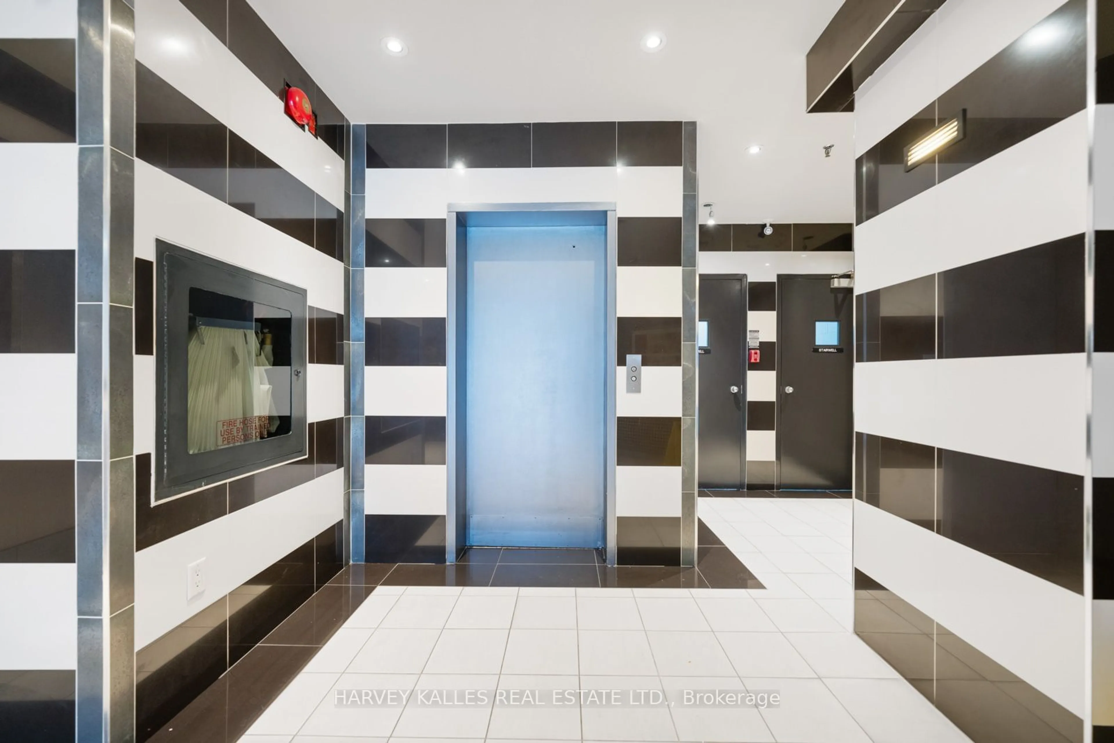 Indoor foyer, ceramic floors for 70 Elmsthorpe Ave #401, Toronto Ontario M5P 2L7