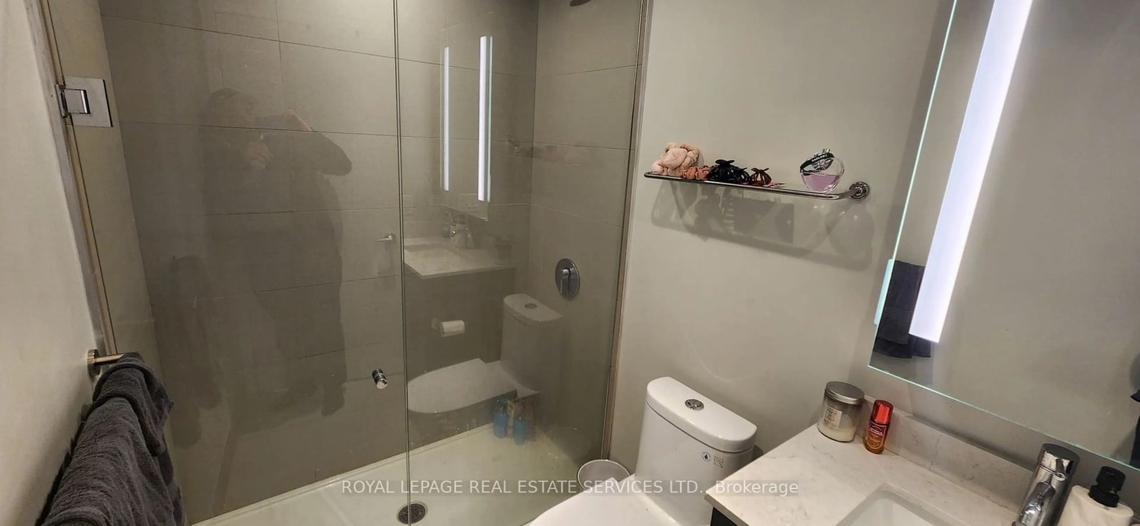 Standard bathroom, not visible floor for 135 East Liberty St #1111, Toronto Ontario M6K 3K4