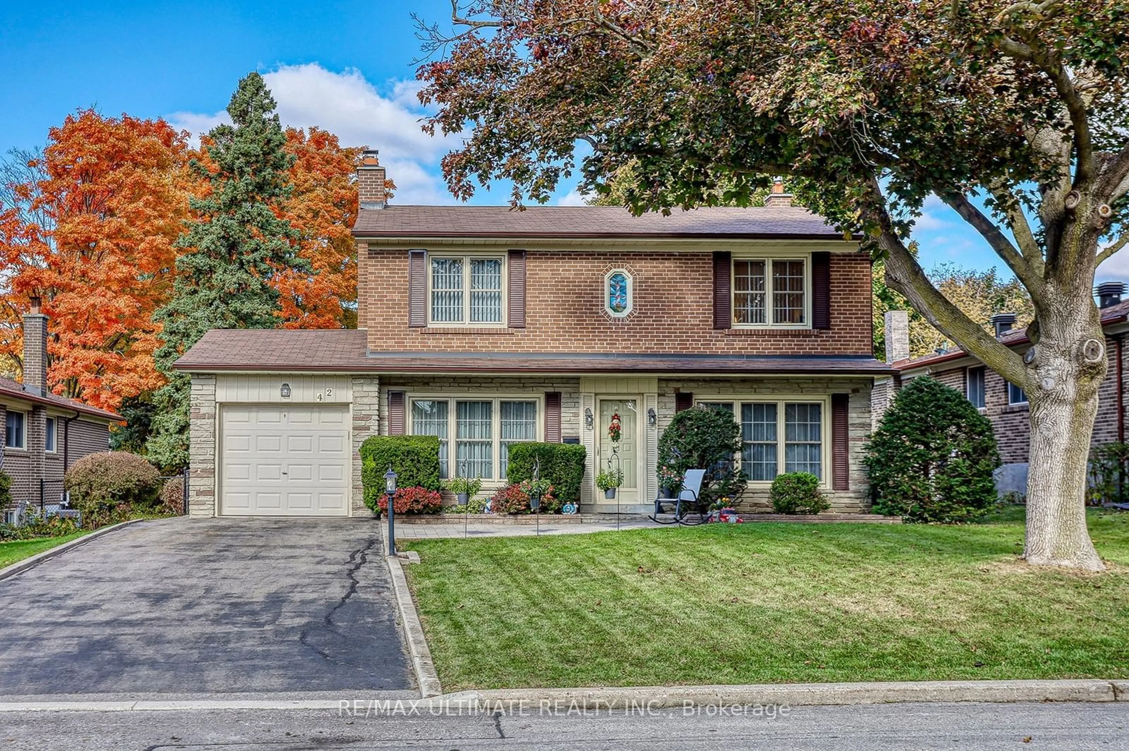 Home with vinyl exterior material for 42 Summerside Cres, Toronto Ontario M2H 1X1