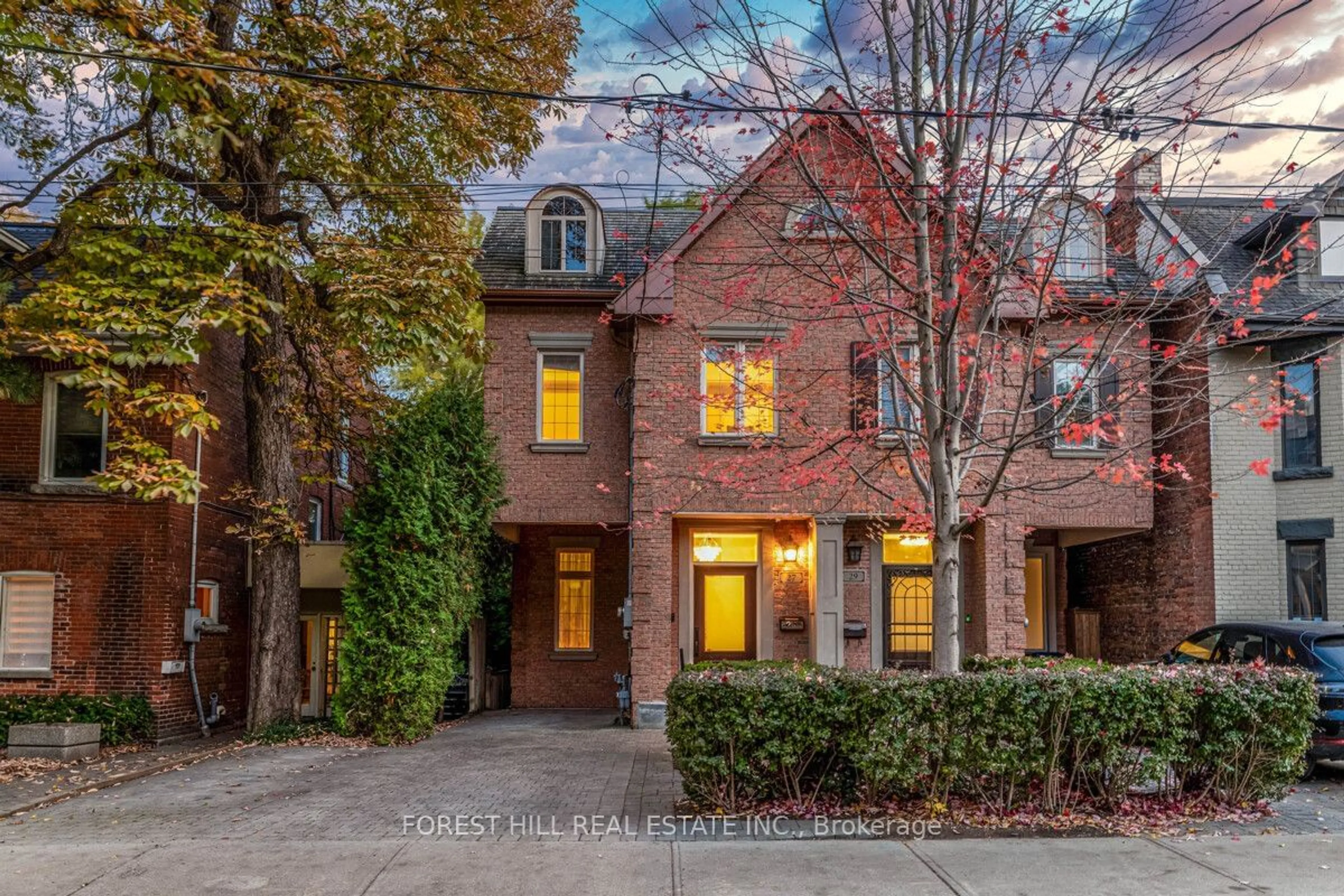 A pic from exterior of the house or condo, the street view for 27 Woodlawn Ave, Toronto Ontario M4V 1G6