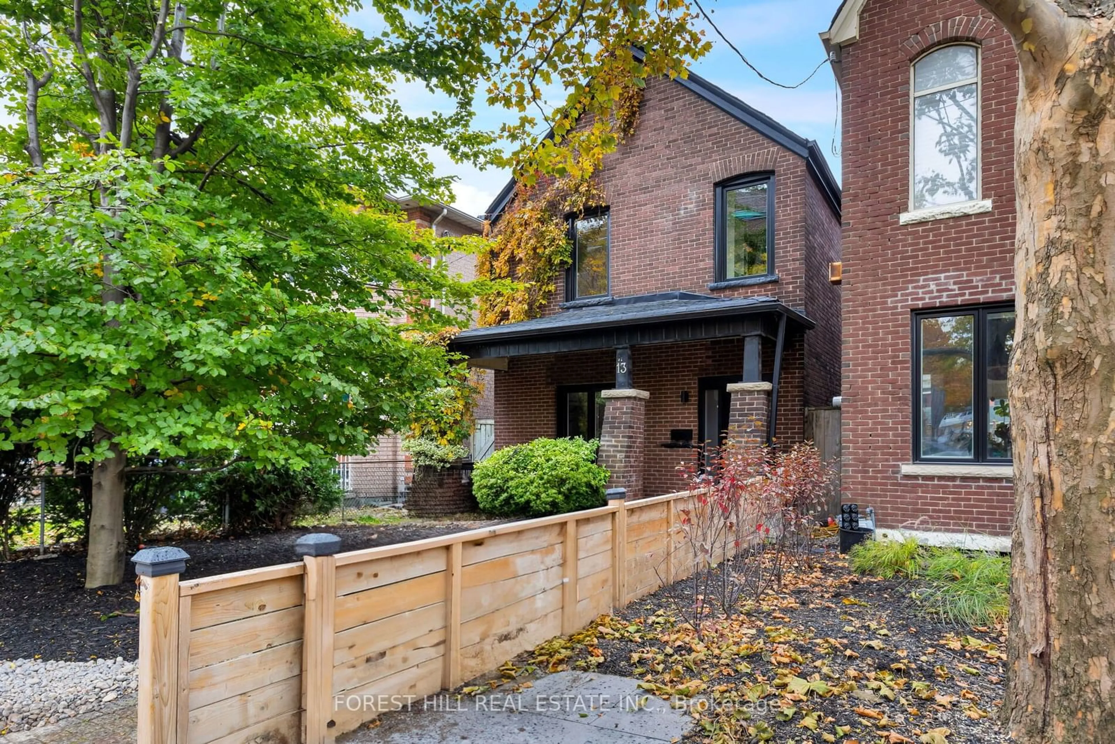 Home with brick exterior material for 13 Waterloo Ave, Toronto Ontario M6J 1P8