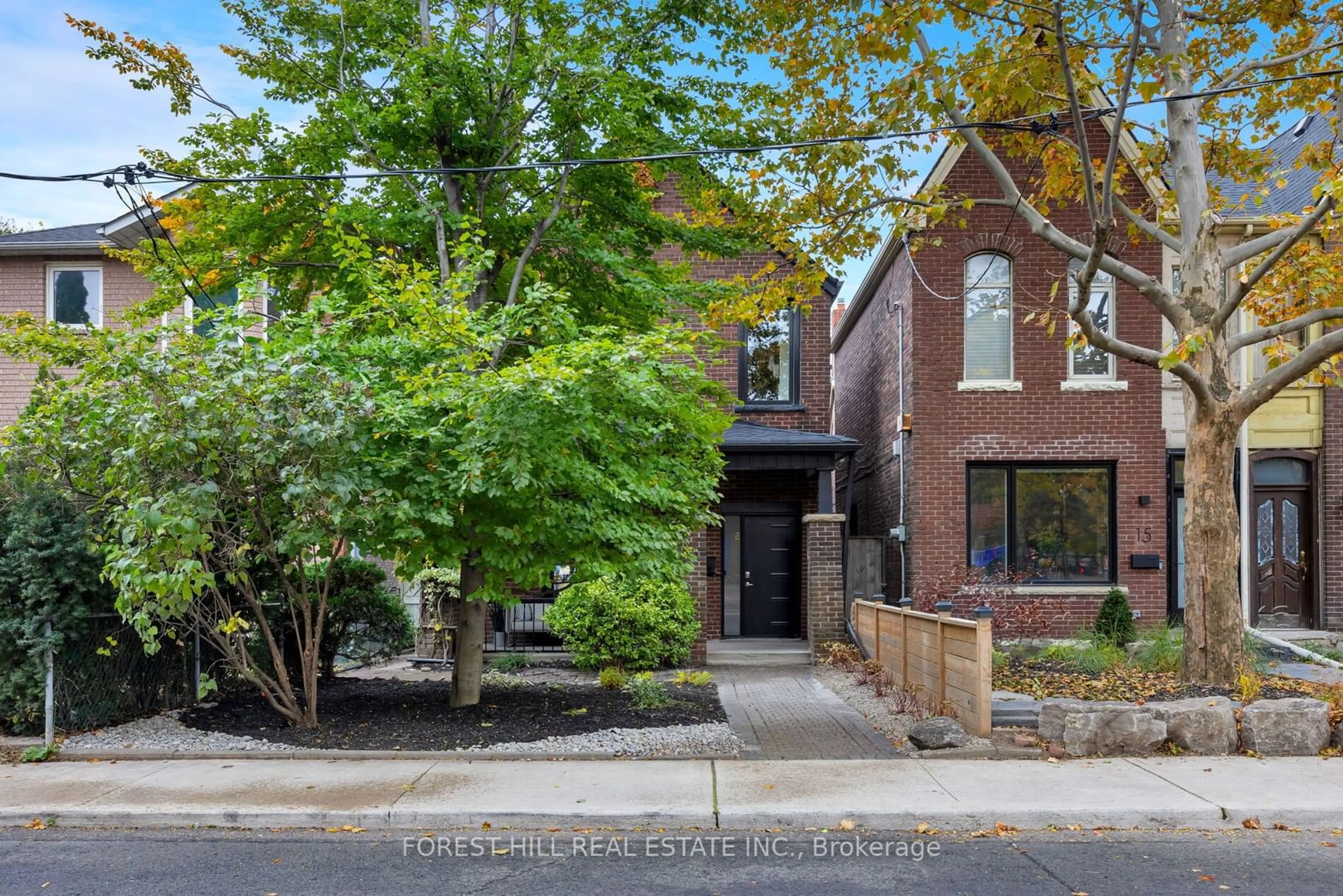 Home with brick exterior material for 13 Waterloo Ave, Toronto Ontario M6J 1P8