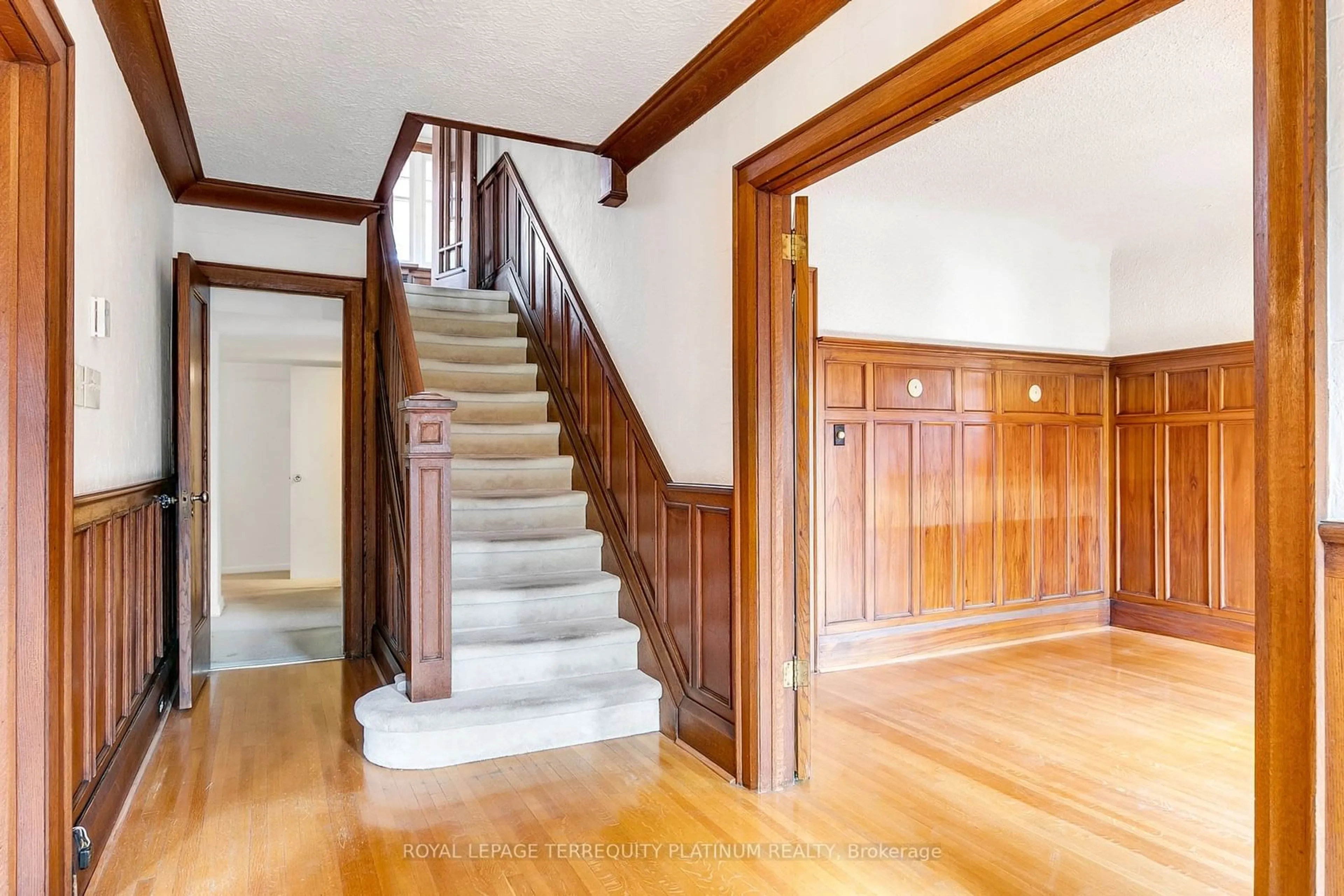 Indoor foyer, wood floors for 26 St Leonards Ave, Toronto Ontario M4N 1J9