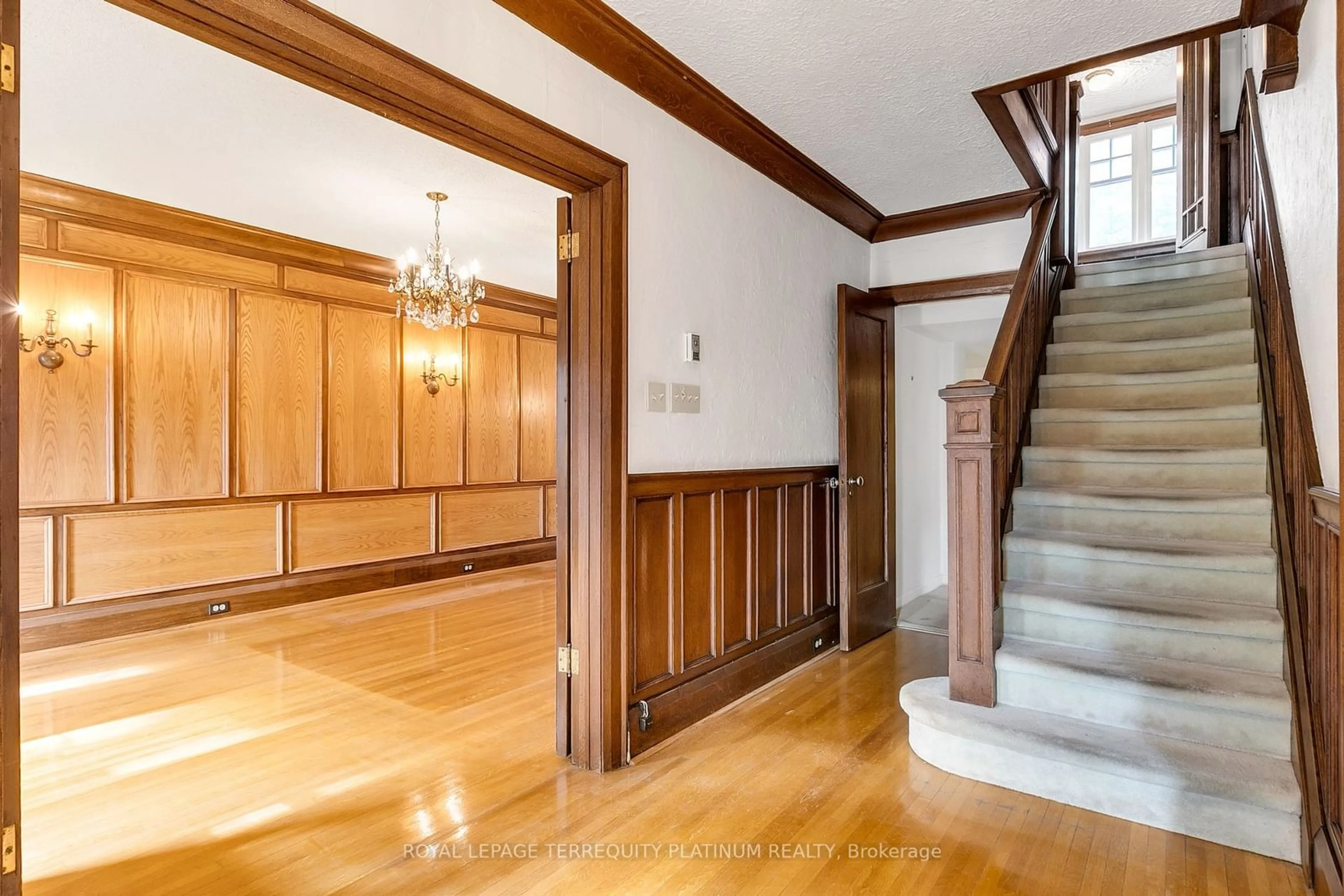 Indoor foyer, wood floors for 26 St Leonards Ave, Toronto Ontario M4N 1J9