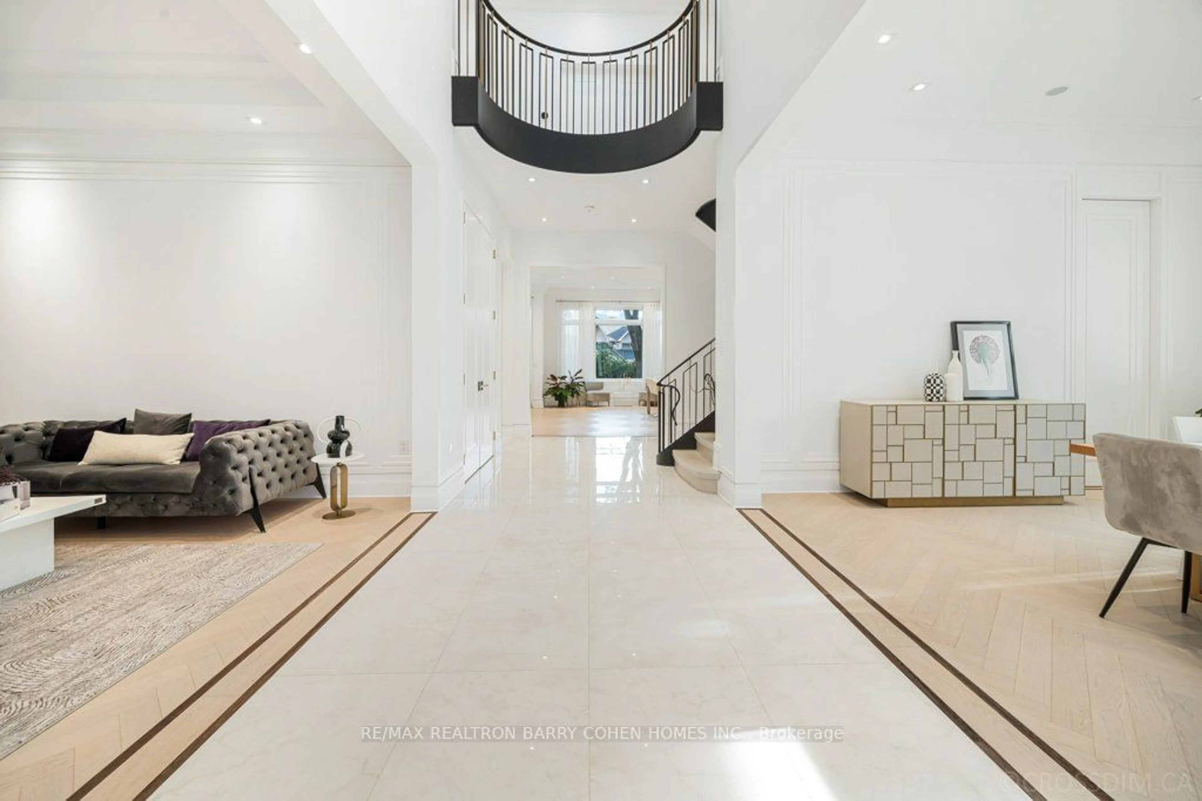 Indoor foyer, ceramic floors for 34 Greengate Rd, Toronto Ontario M3B 1E8